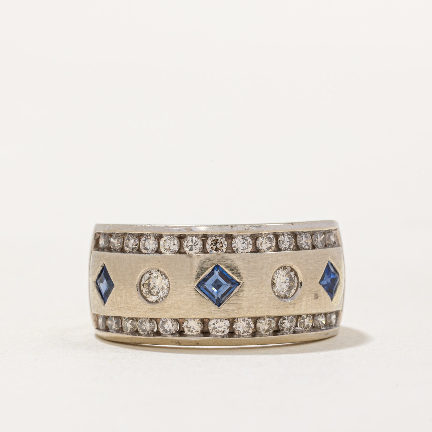 Bague en diamants et saphirs | 0,70 ct, 0,36 ct | Taille 6,75 | 