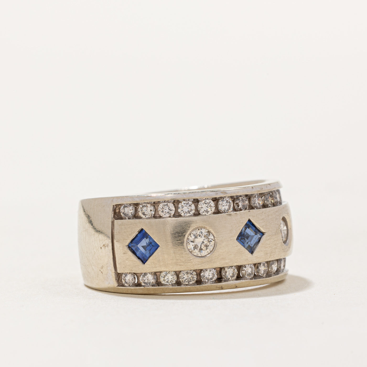 Bague en diamants et saphirs | 0,70 ct, 0,36 ct | Taille 6,75 | 