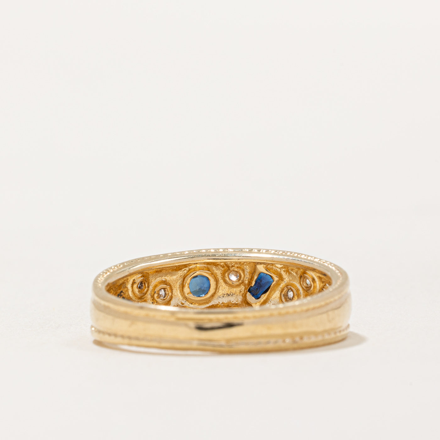 Bague sertie de saphirs taille multiple et de diamants | 0,15 ct, 0,04 ct | Taille 6,25 | 