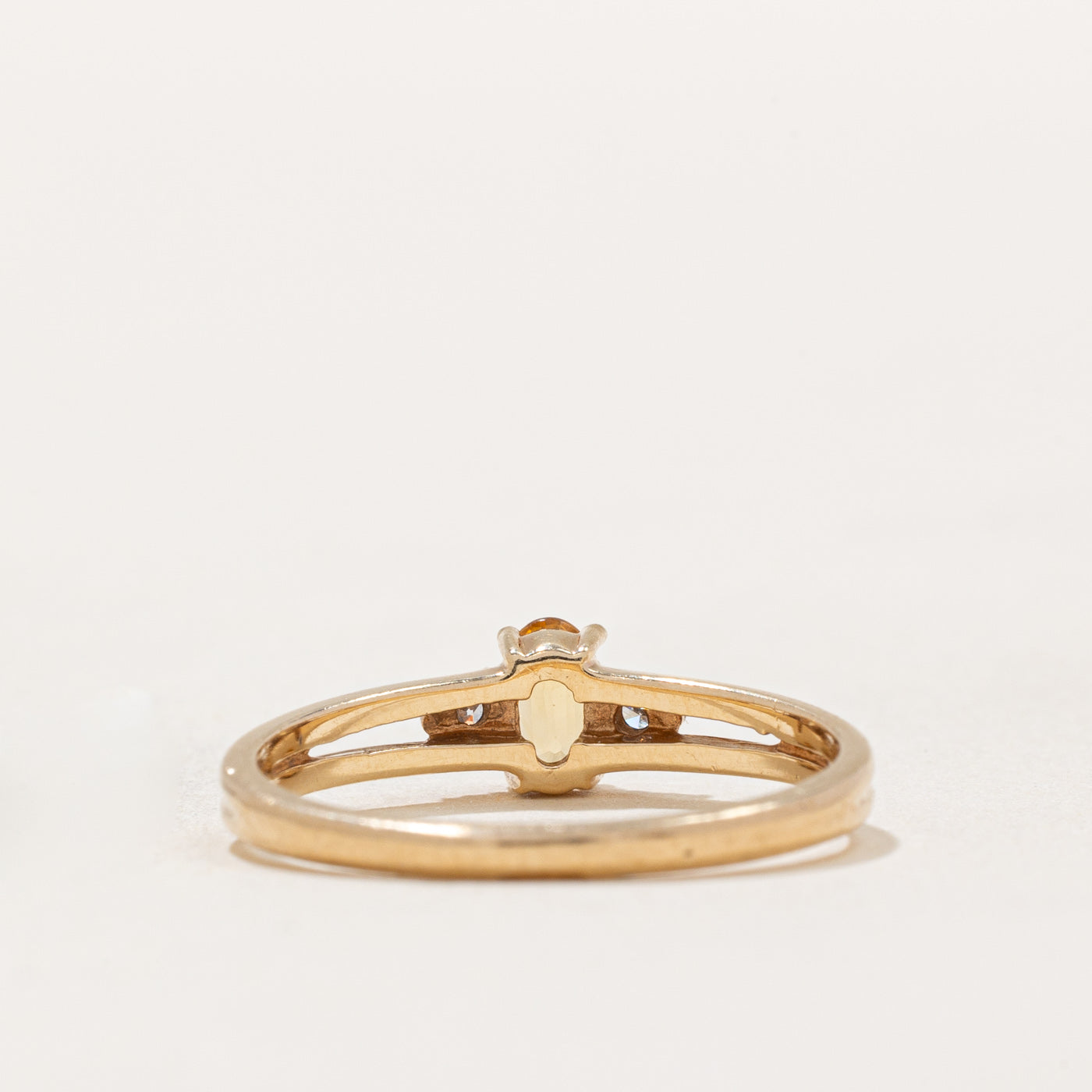 Bague en citrine et diamants | 0,18 ct, 0,05 ct au total | Taille 6,5 | 