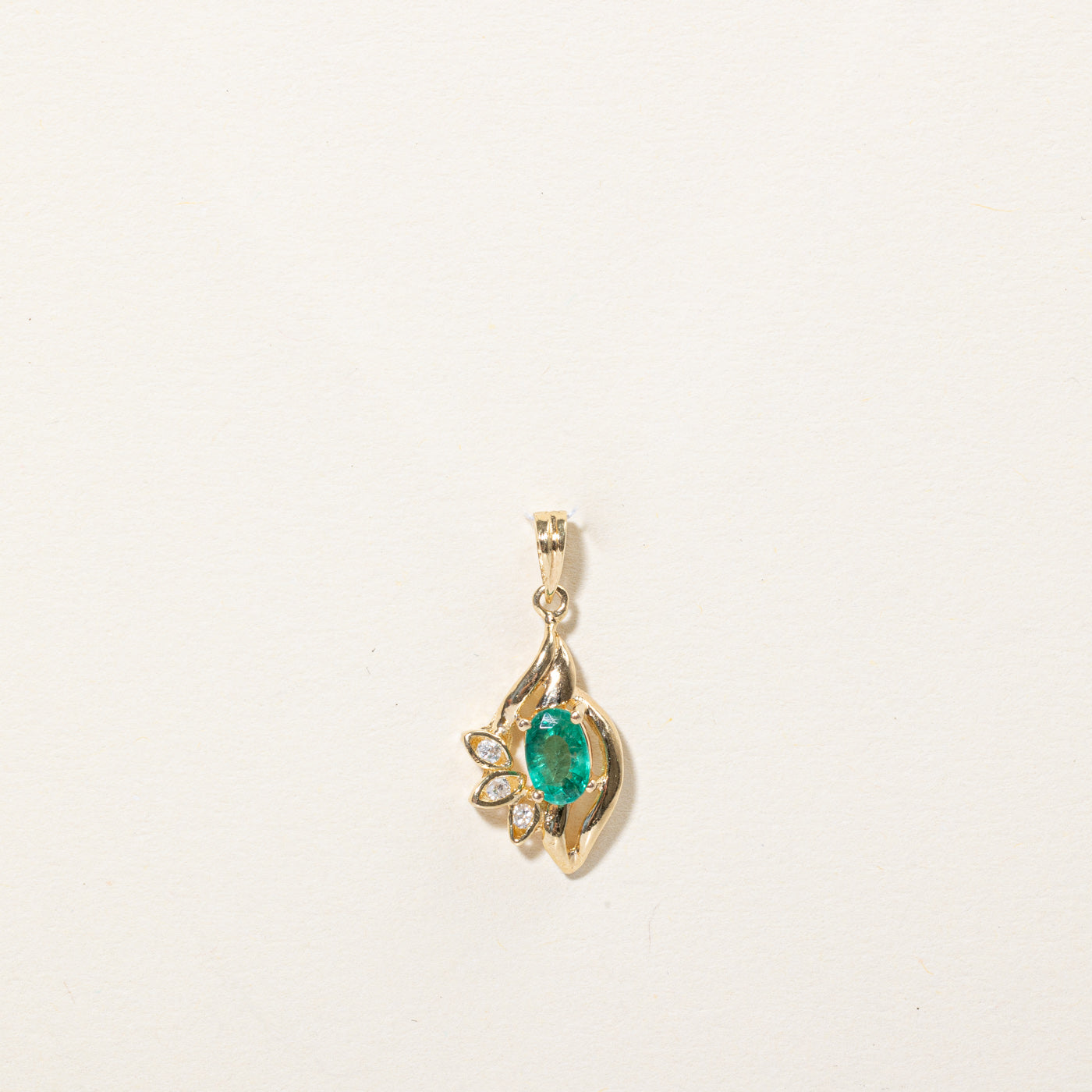 Emerald & Diamond Pendant | 0.30ct, 0.03ctw |