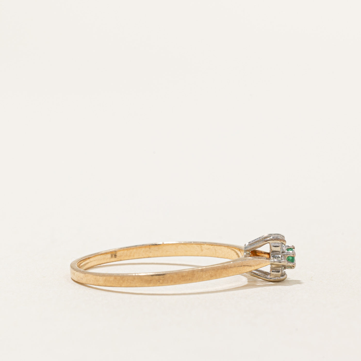 Diamond Halo & Emerald Ring | 0.05ctw, 0.03ct | SZ 8.25 |