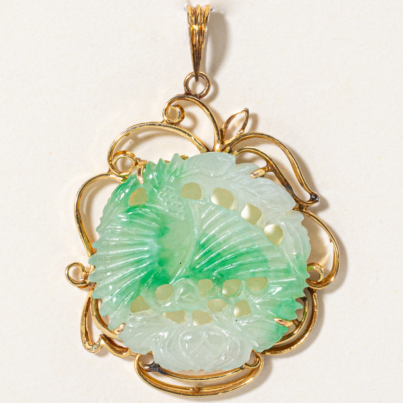 Carved Jadeite Pendant | 9.00ct |