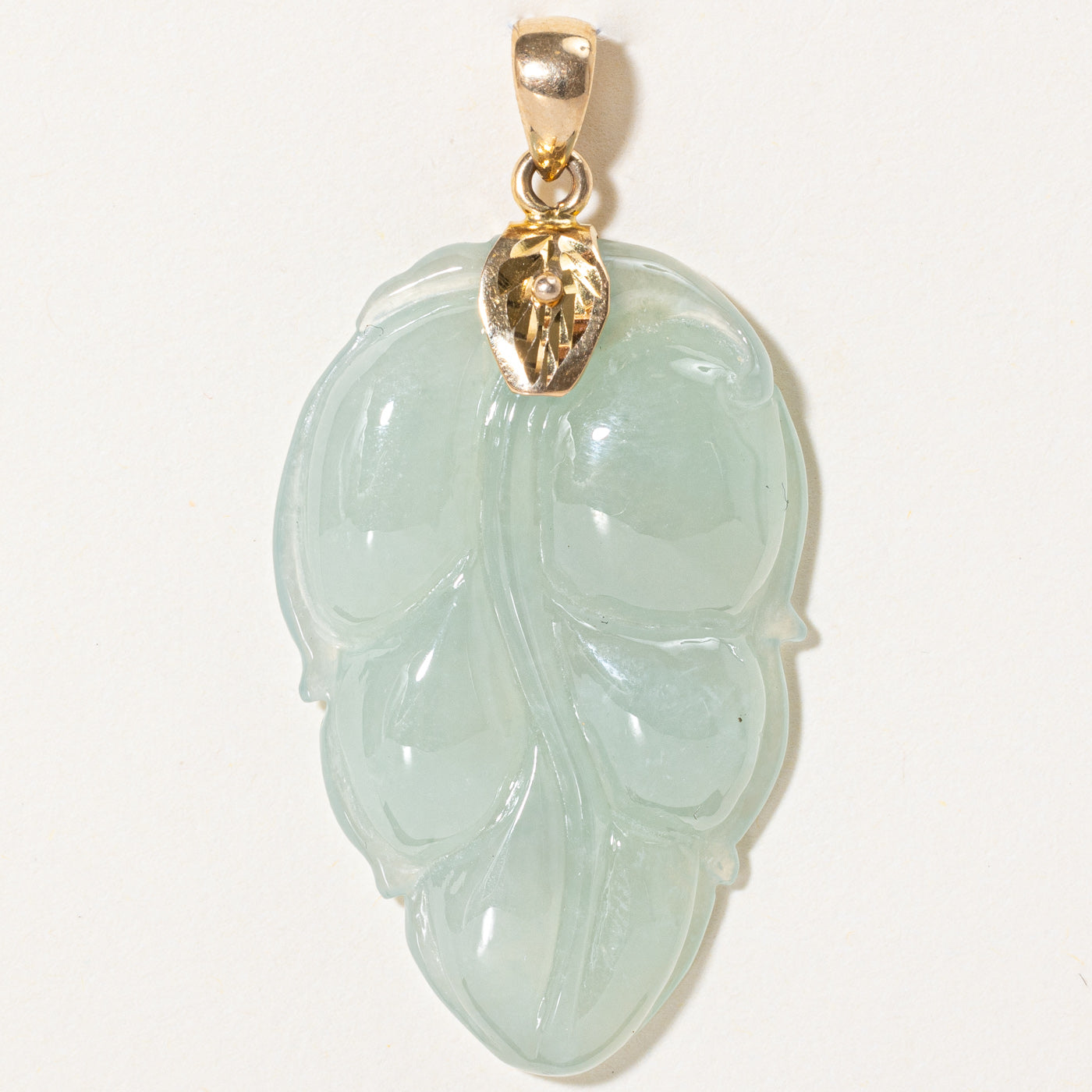 Carved Jadeite Pendant | 35.00ct |