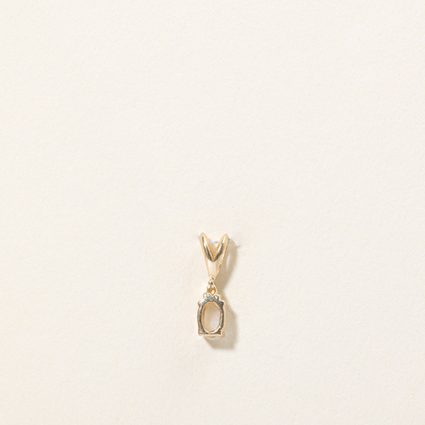 Opal & Diamond Pendant | 0.16ct, 0.01ct |