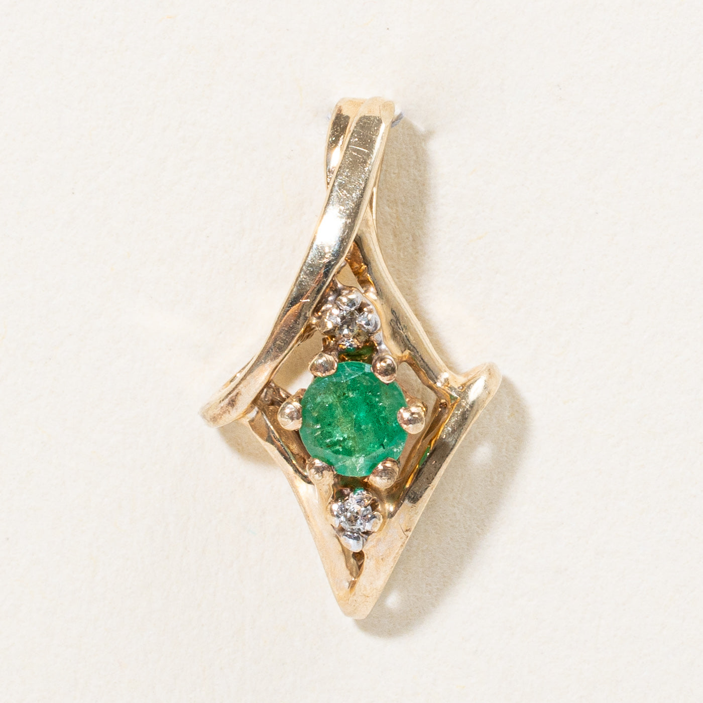 Emerald & Diamond Pendant | 0.14ct, 0.01ctw |