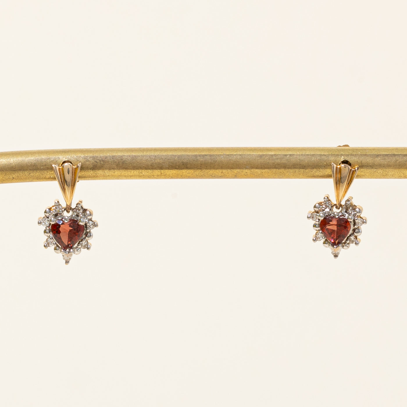 Boucles d'oreilles cœur en grenat et diamants | 0,60 ct, 0,07 ct | 