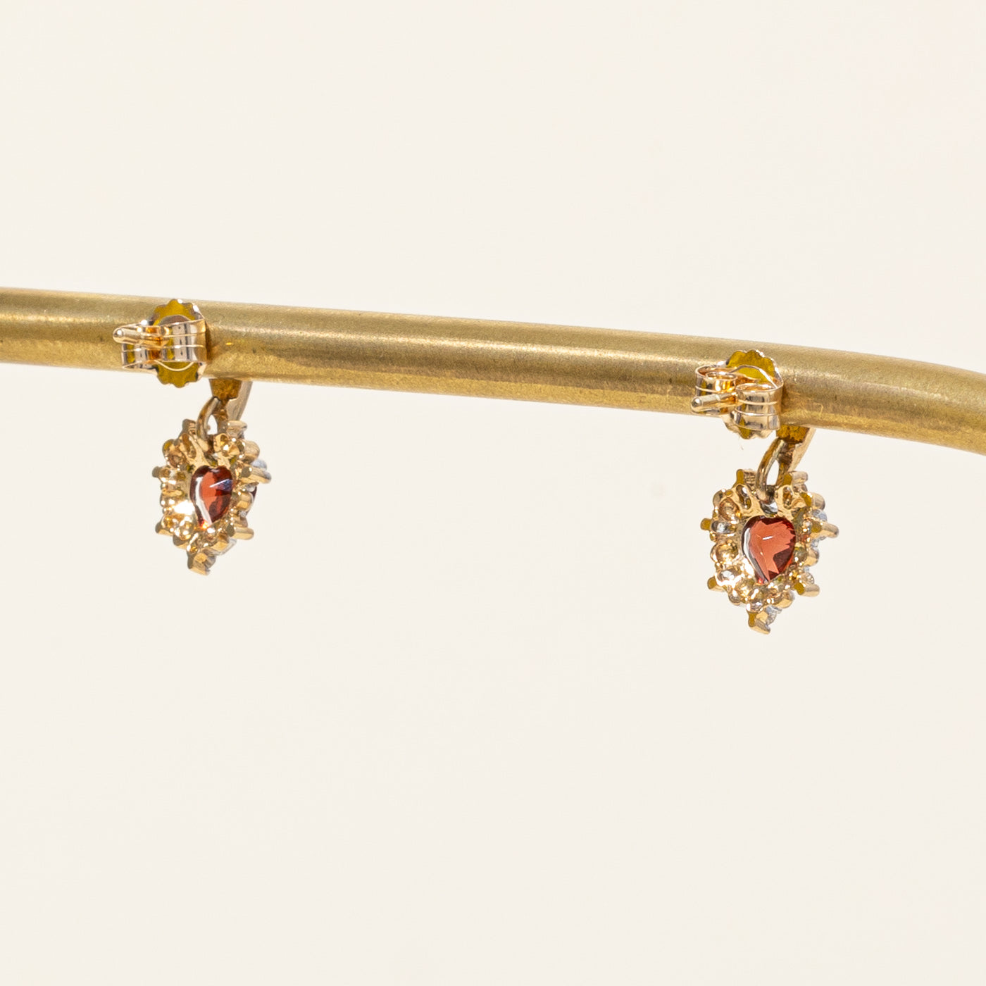 Boucles d'oreilles cœur en grenat et diamants | 0,60 ct, 0,07 ct | 