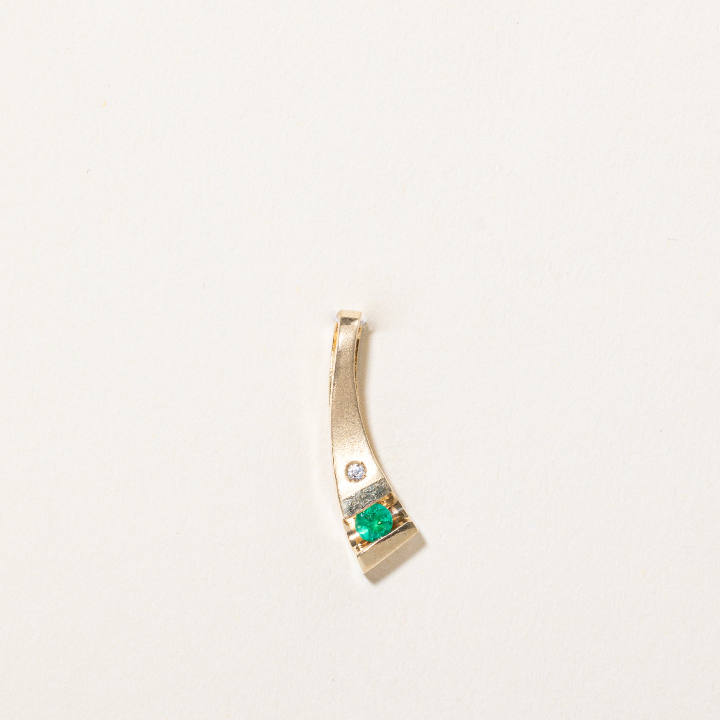 Emerald & Diamond Pendant | 0.12ct, 0.01ct |