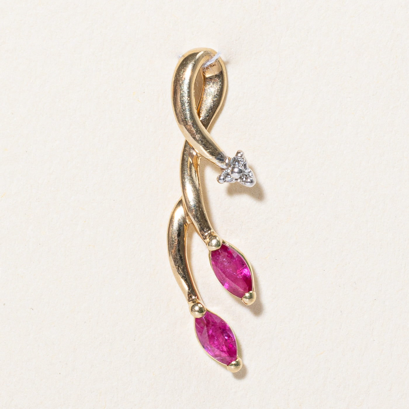 Pendentif rubis et diamants | 0,25 ct au total, 0,01 ct | 