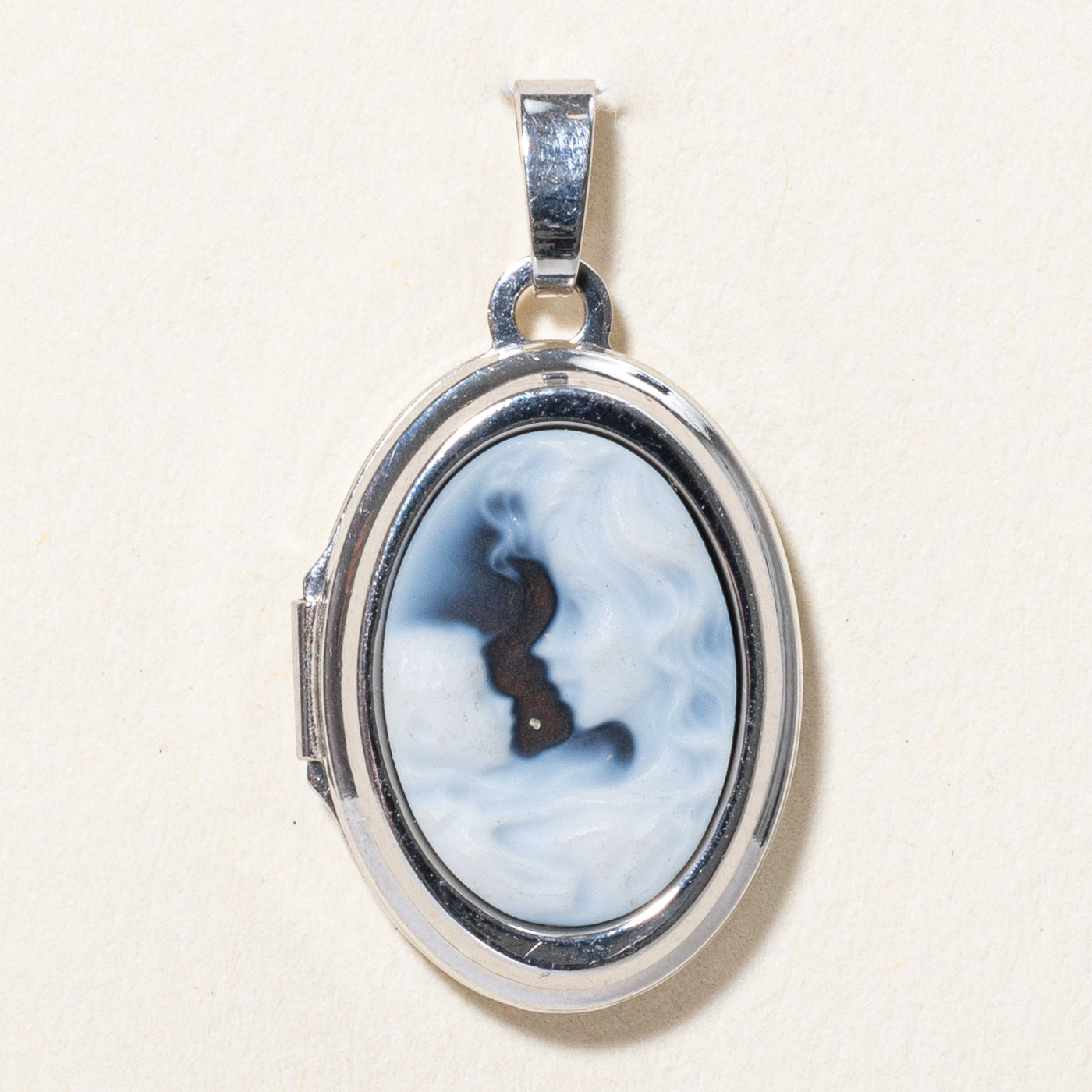 Blue Agate Cameo Locket | 2.00ct |