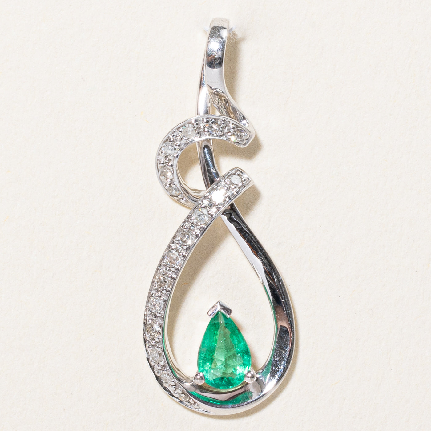 Emerald & Diamond Pendant | 0.25ct, 0.11ctw |