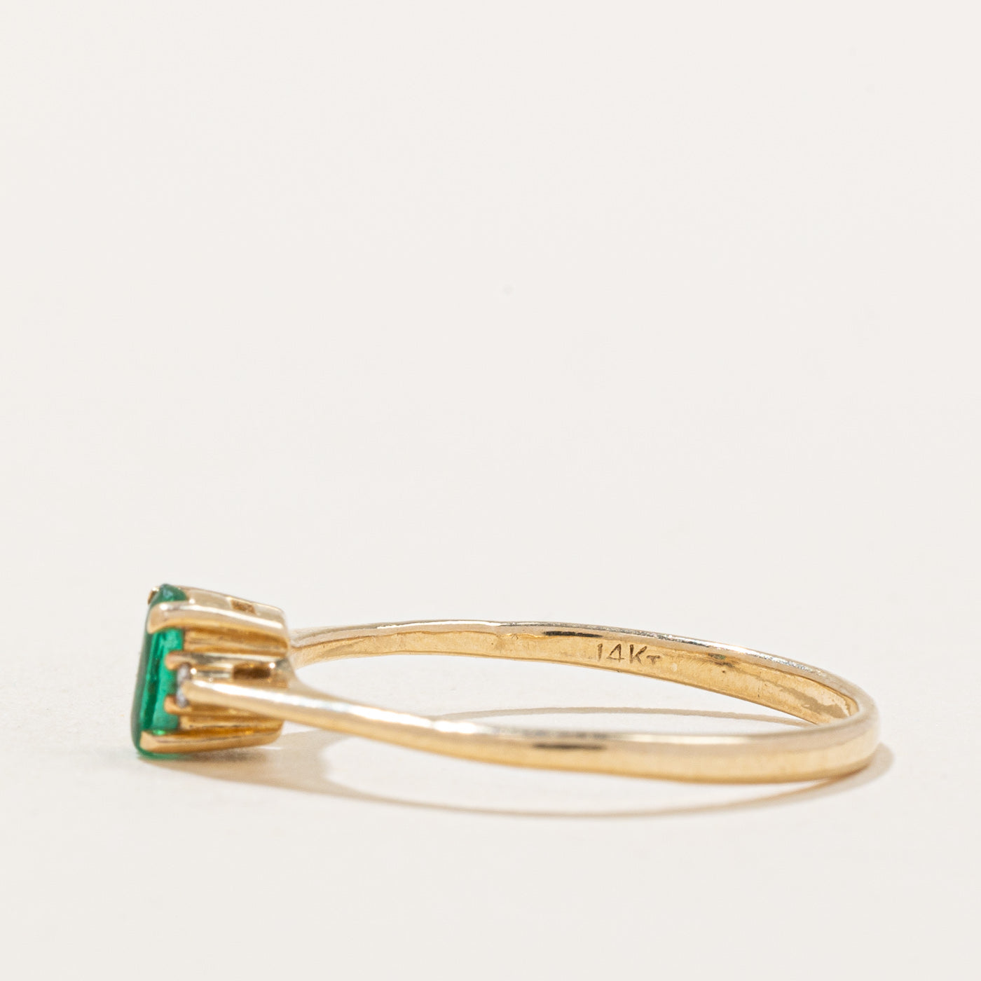 Emerald & Diamond Ring | 0.14ct, 0.01ctw | SZ 6 |