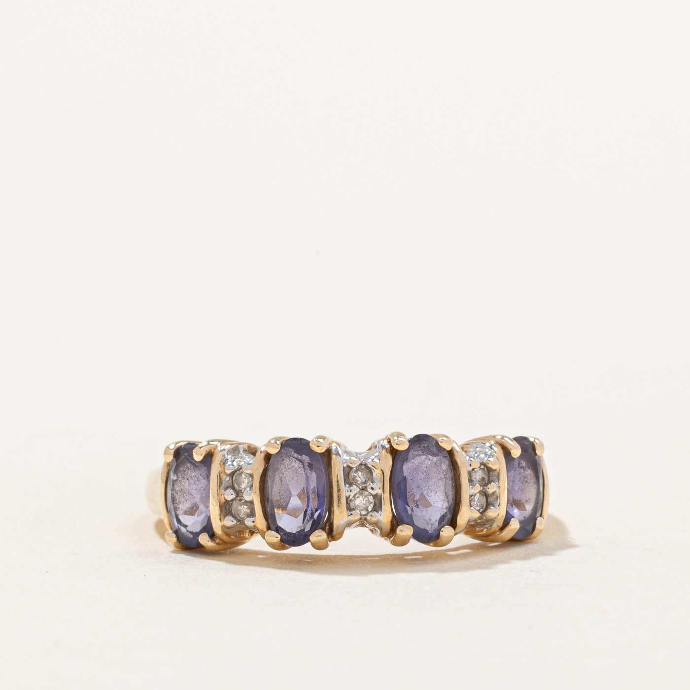 Bague en améthyste et diamants | 0,70 ct, 0,04 ct | Taille 5,75 | 