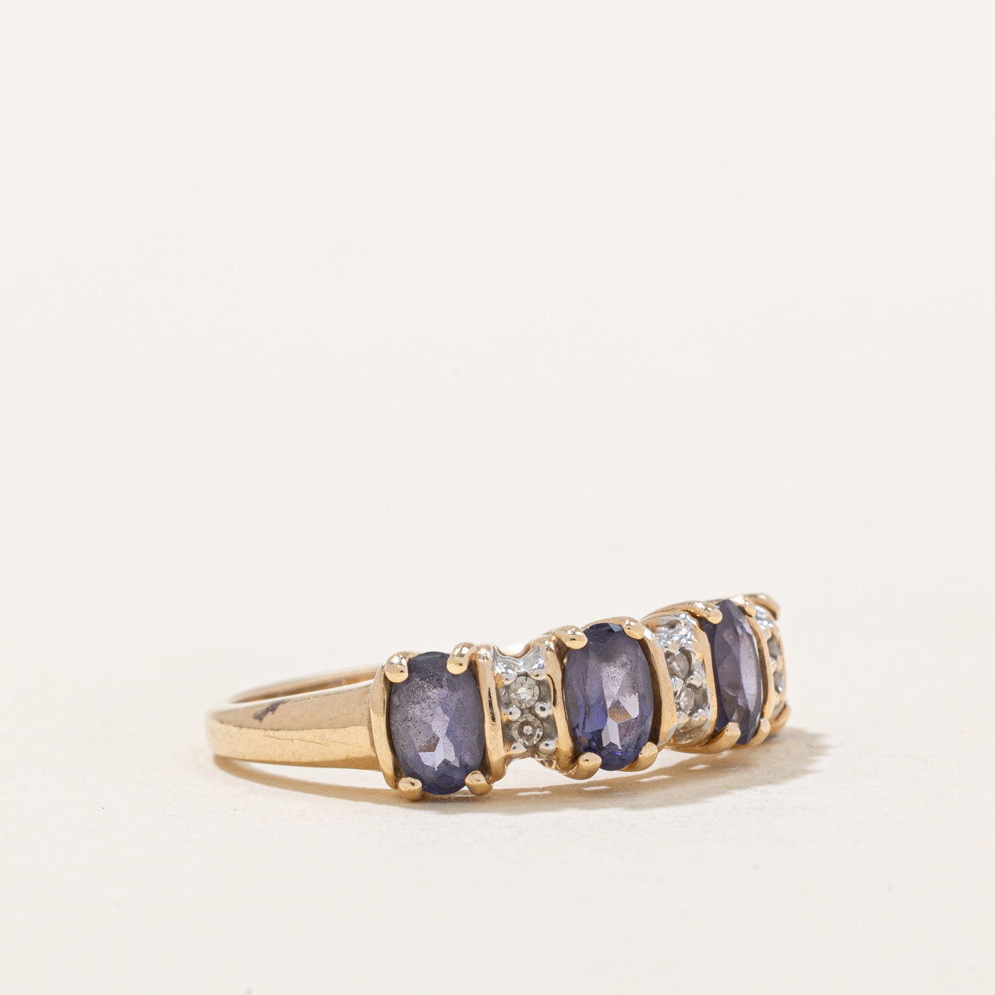 Bague en améthyste et diamants | 0,70 ct, 0,04 ct | Taille 5,75 | 