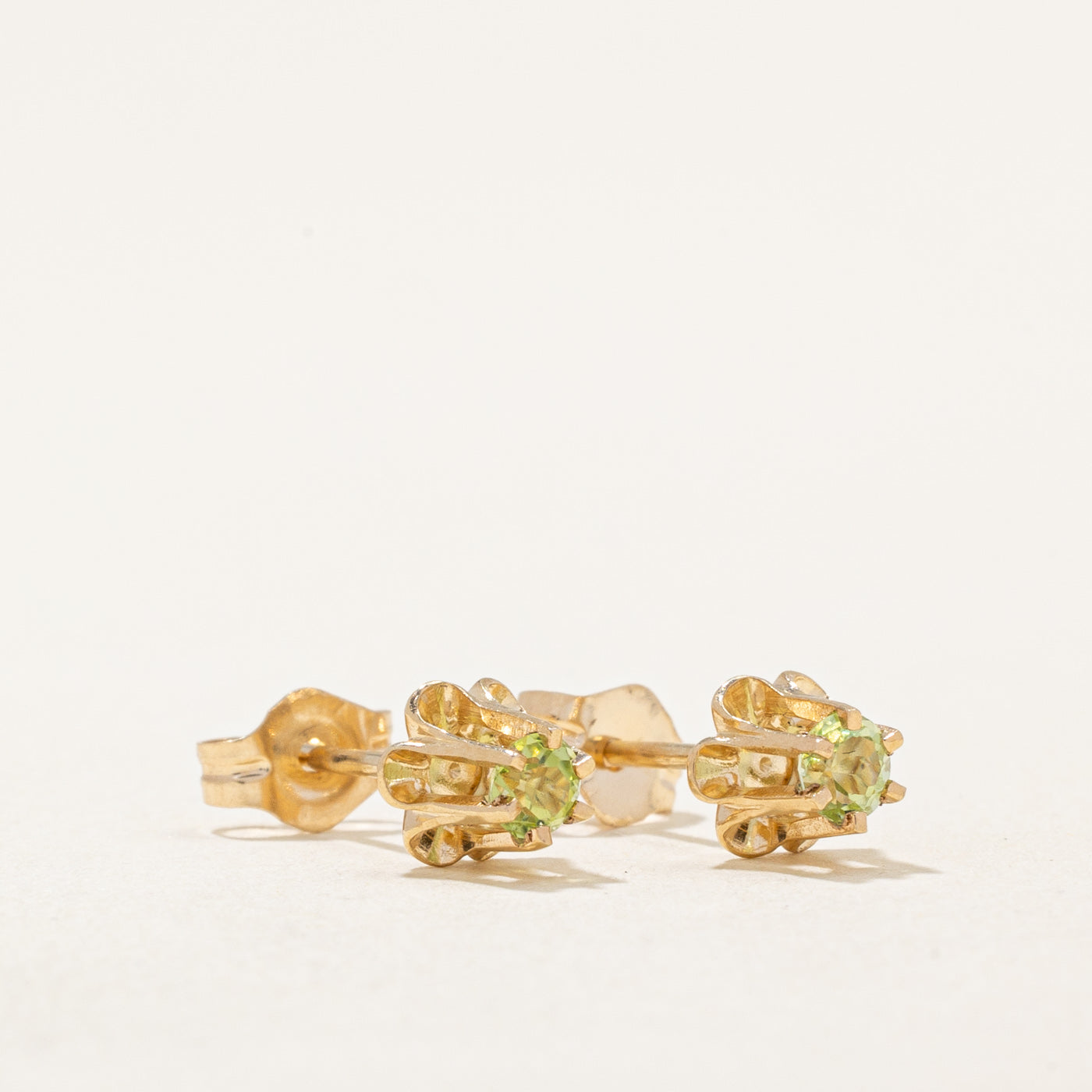 Boucles d'oreilles puces en péridot | 0,20 ct | 