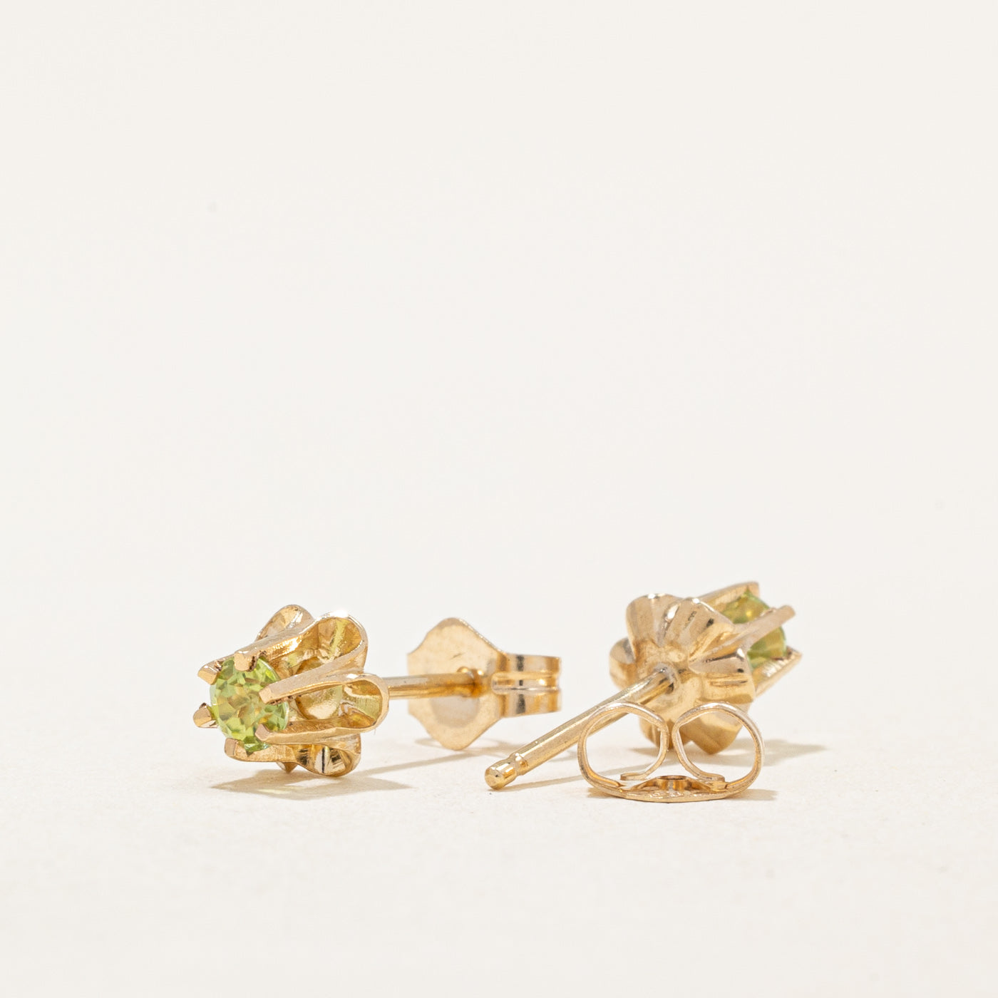Boucles d'oreilles puces en péridot | 0,20 ct | 