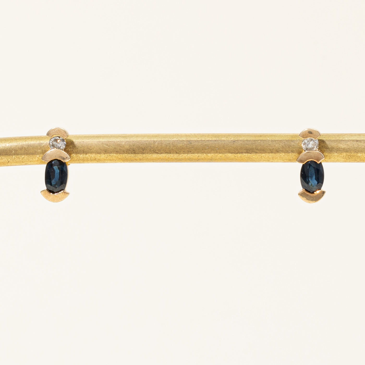 Boucles d'oreilles saphir et diamants | 0,40 ct, 0,08 ct | 