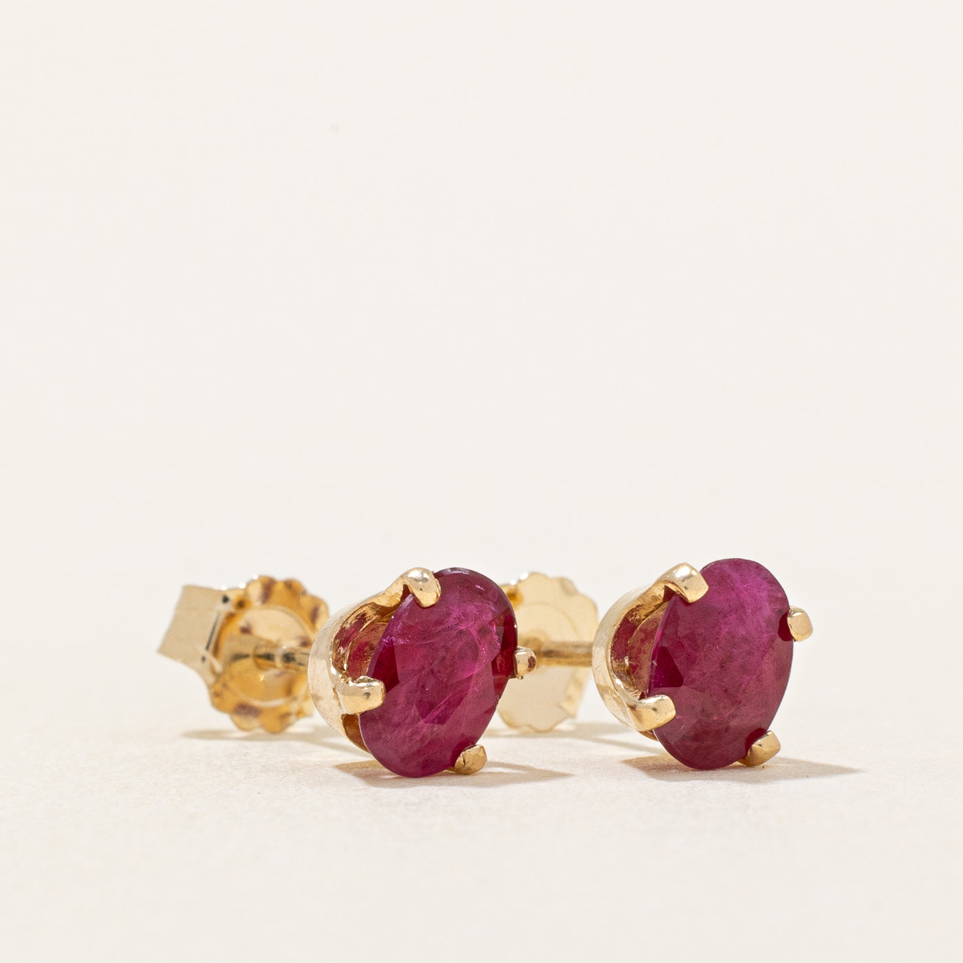 Boucles d'oreilles puces en rubis | 1,00 ct | 