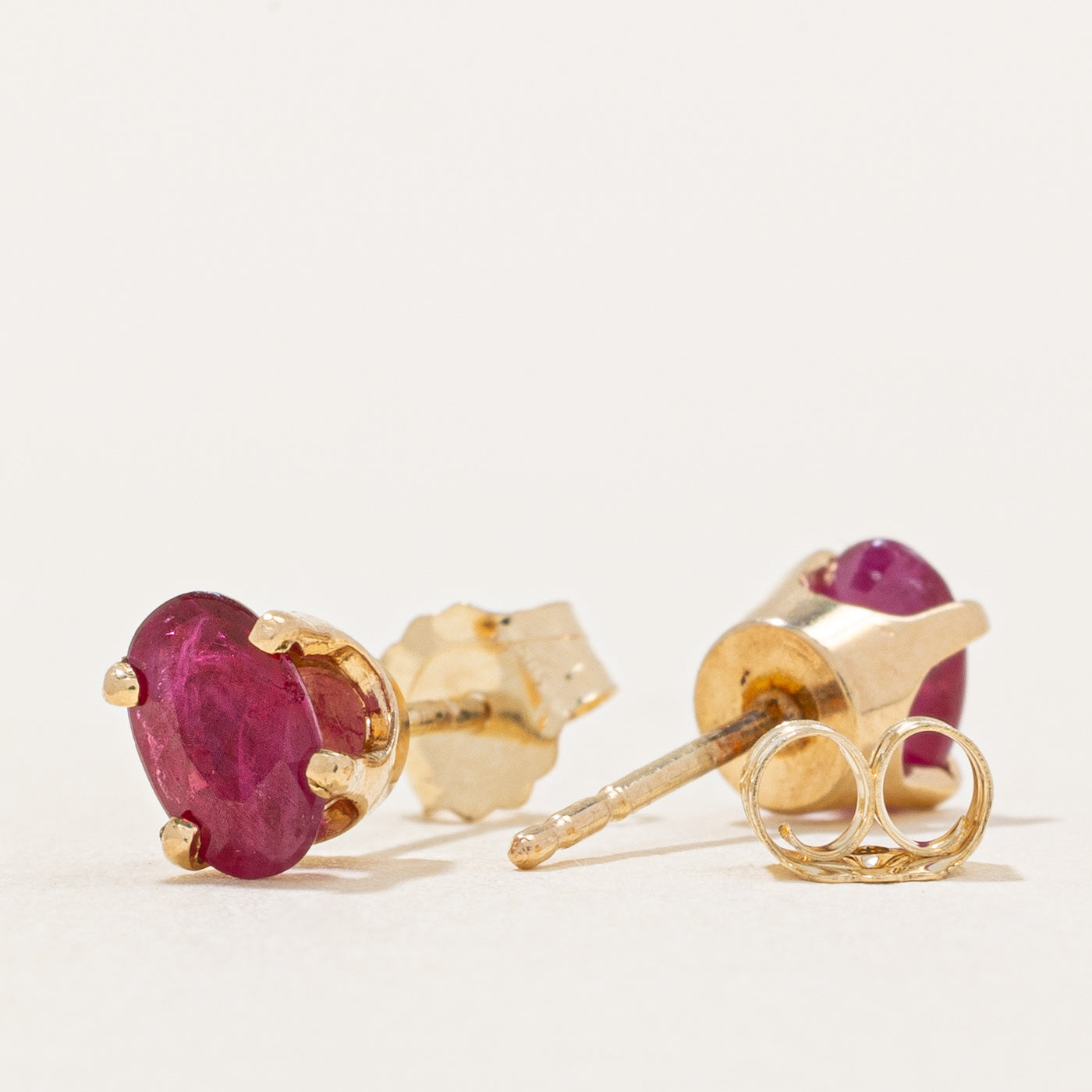 Boucles d'oreilles puces en rubis | 1,00 ct | 