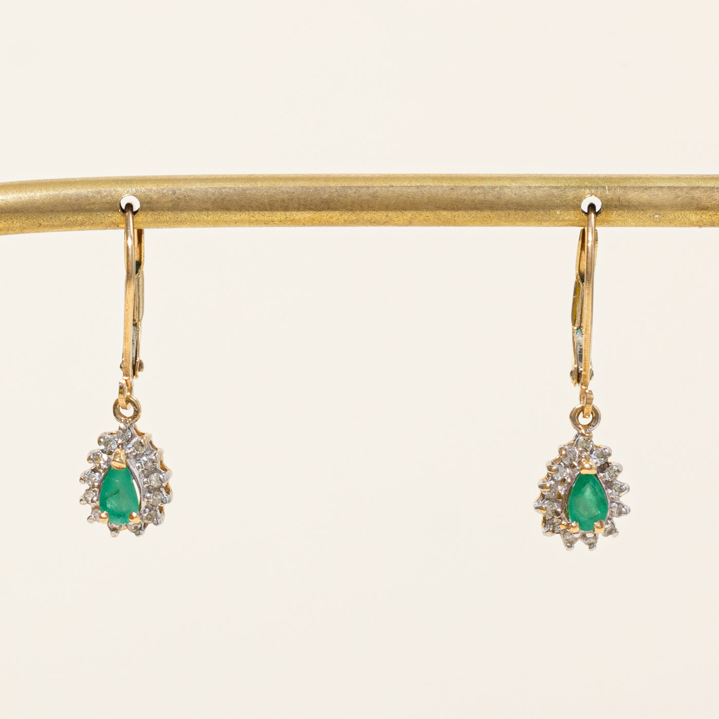 Boucles d'oreilles pendantes en émeraudes et diamants | 0,28 ct, 0,15 ct | 