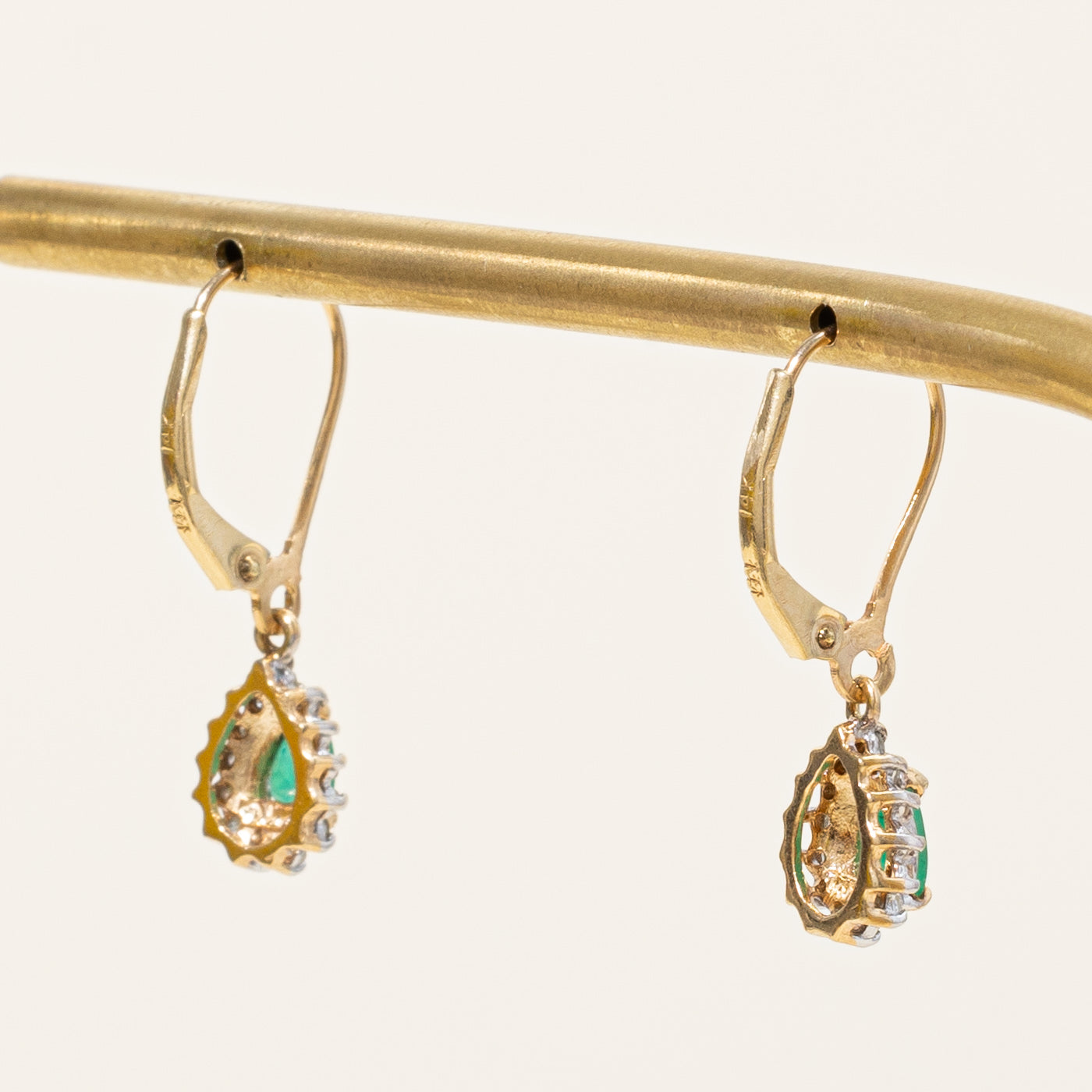 Boucles d'oreilles pendantes en émeraudes et diamants | 0,28 ct, 0,15 ct | 