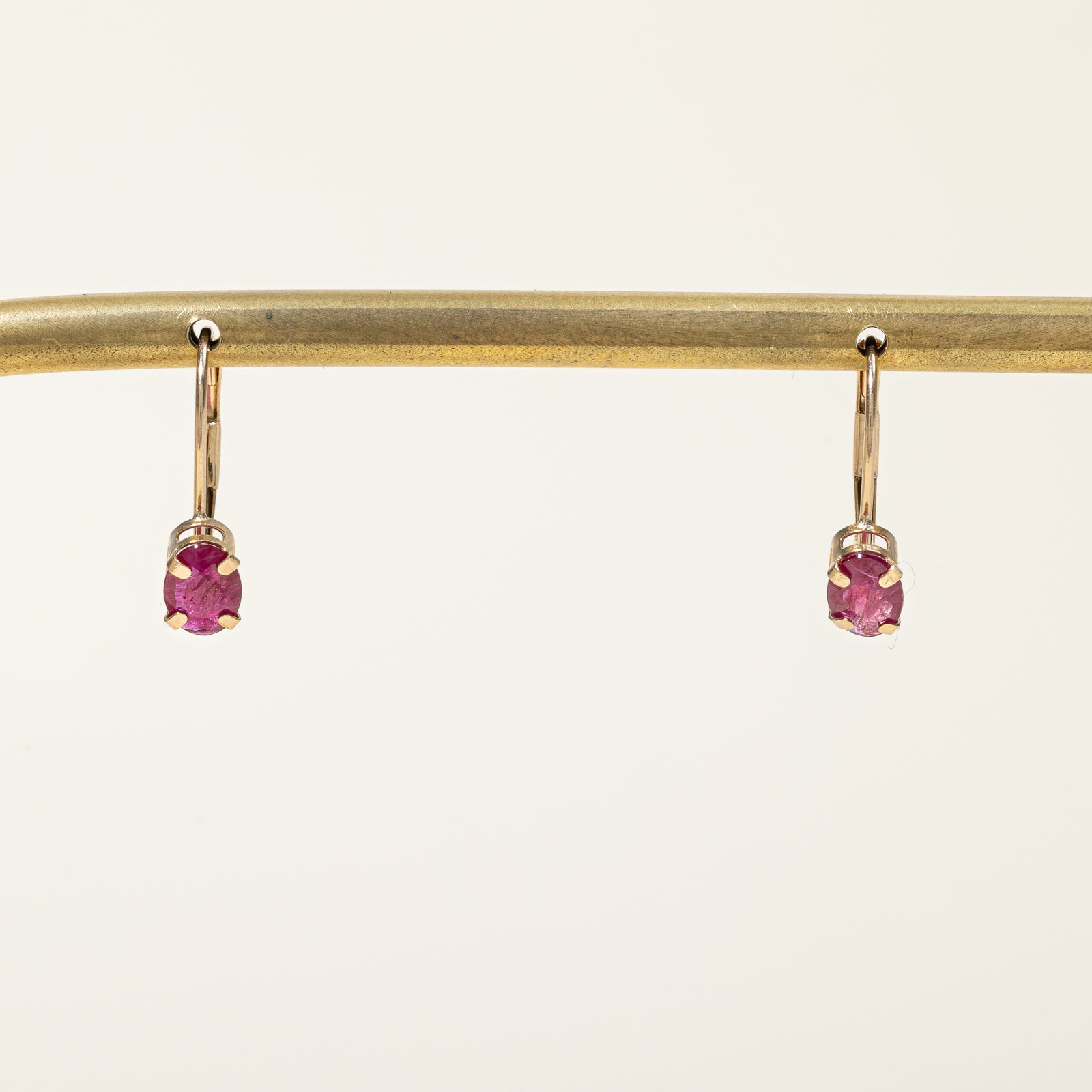 Boucles d'oreilles pendantes en rubis | 0,90 ct | 