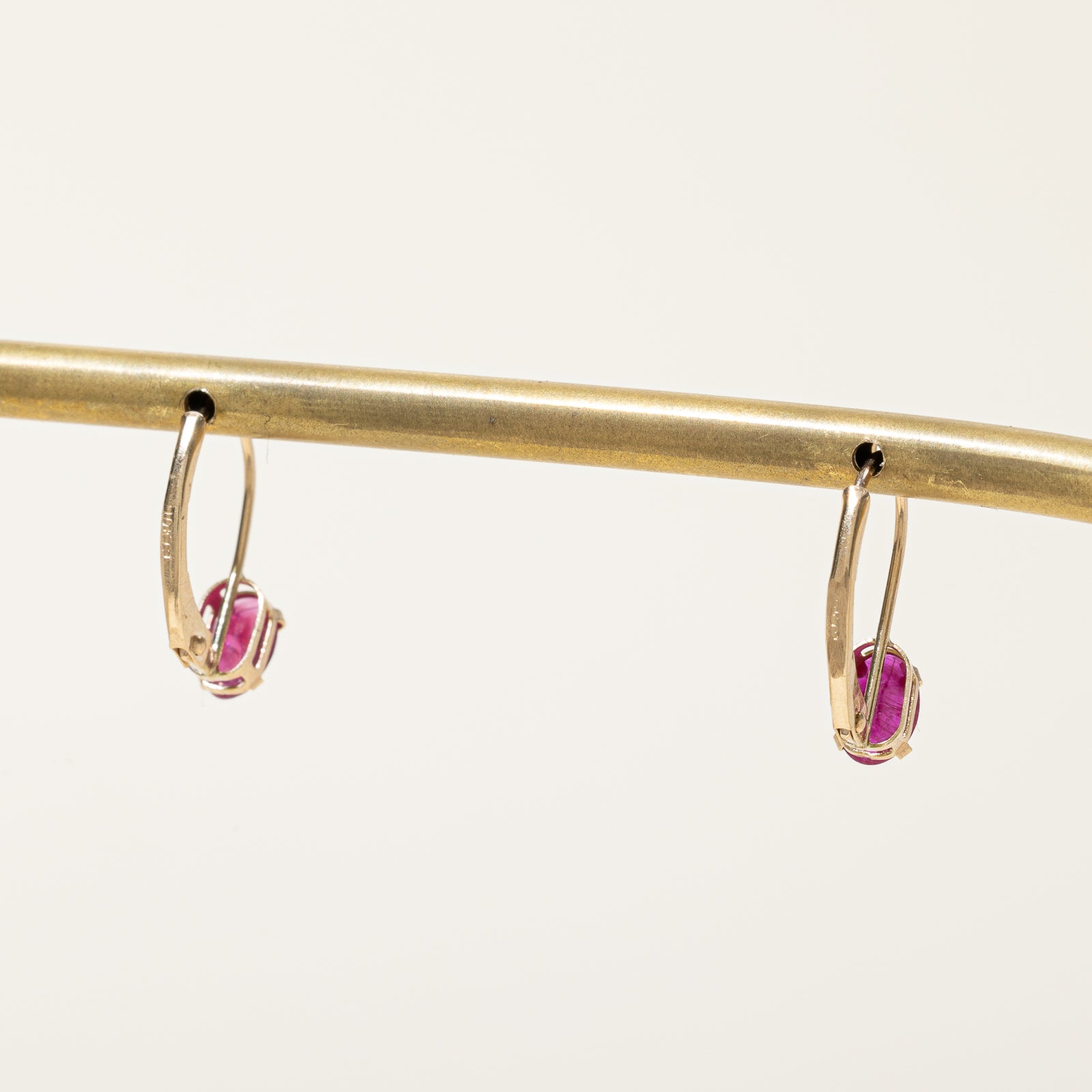 Boucles d'oreilles pendantes en rubis | 0,90 ct | 