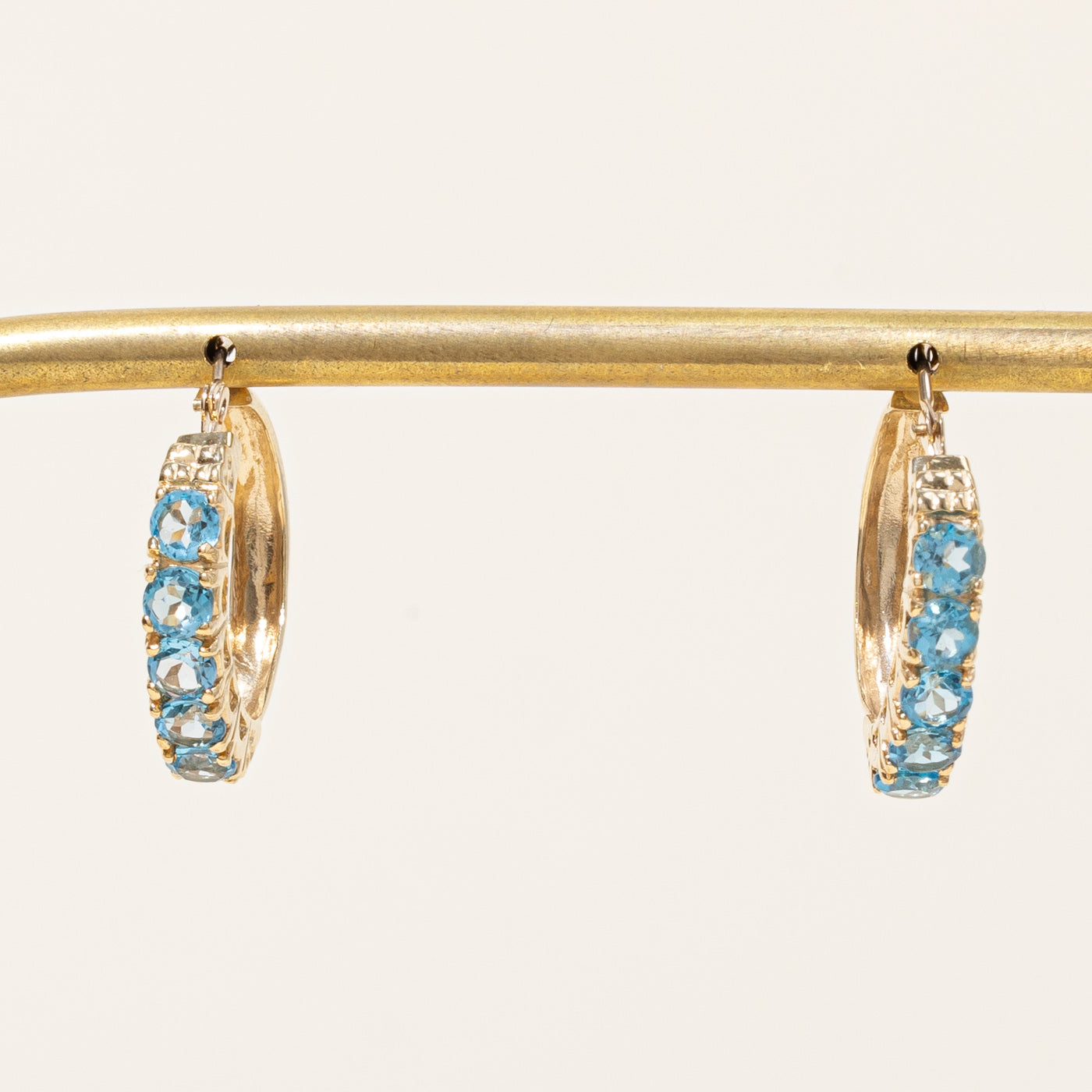 Boucles d'oreilles créoles en topaze bleue | 1,60 ct | 
