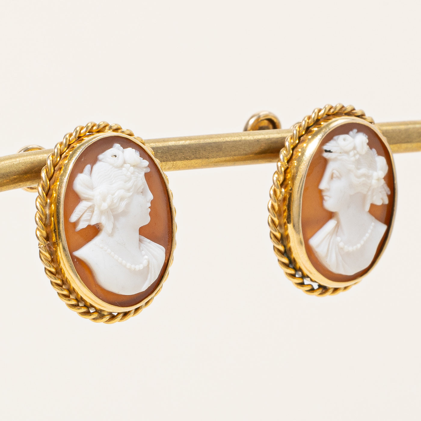 Shell Cameo Screw Back Earrings | 10.00ctw |