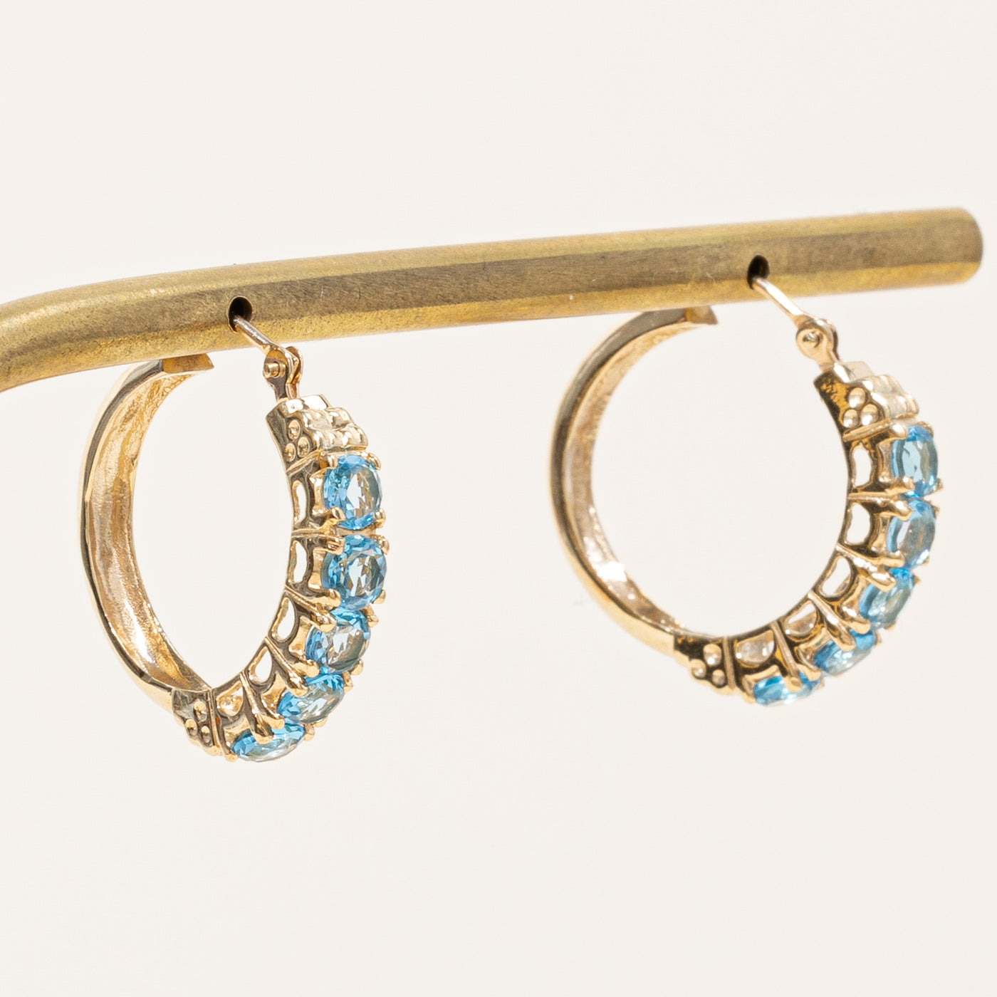 Boucles d'oreilles créoles en topaze bleue | 1,60 ct | 