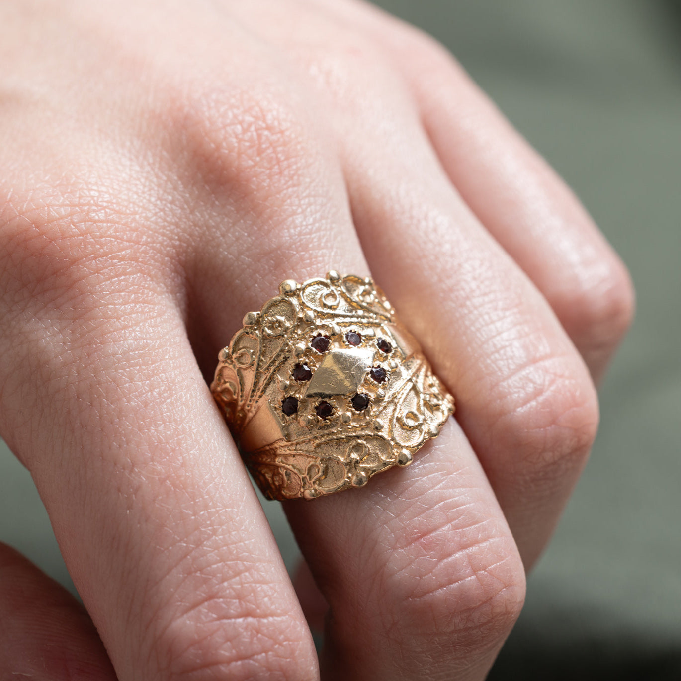 Scattered Garnet Ornate Ring | 0.20ctw | SZ 8