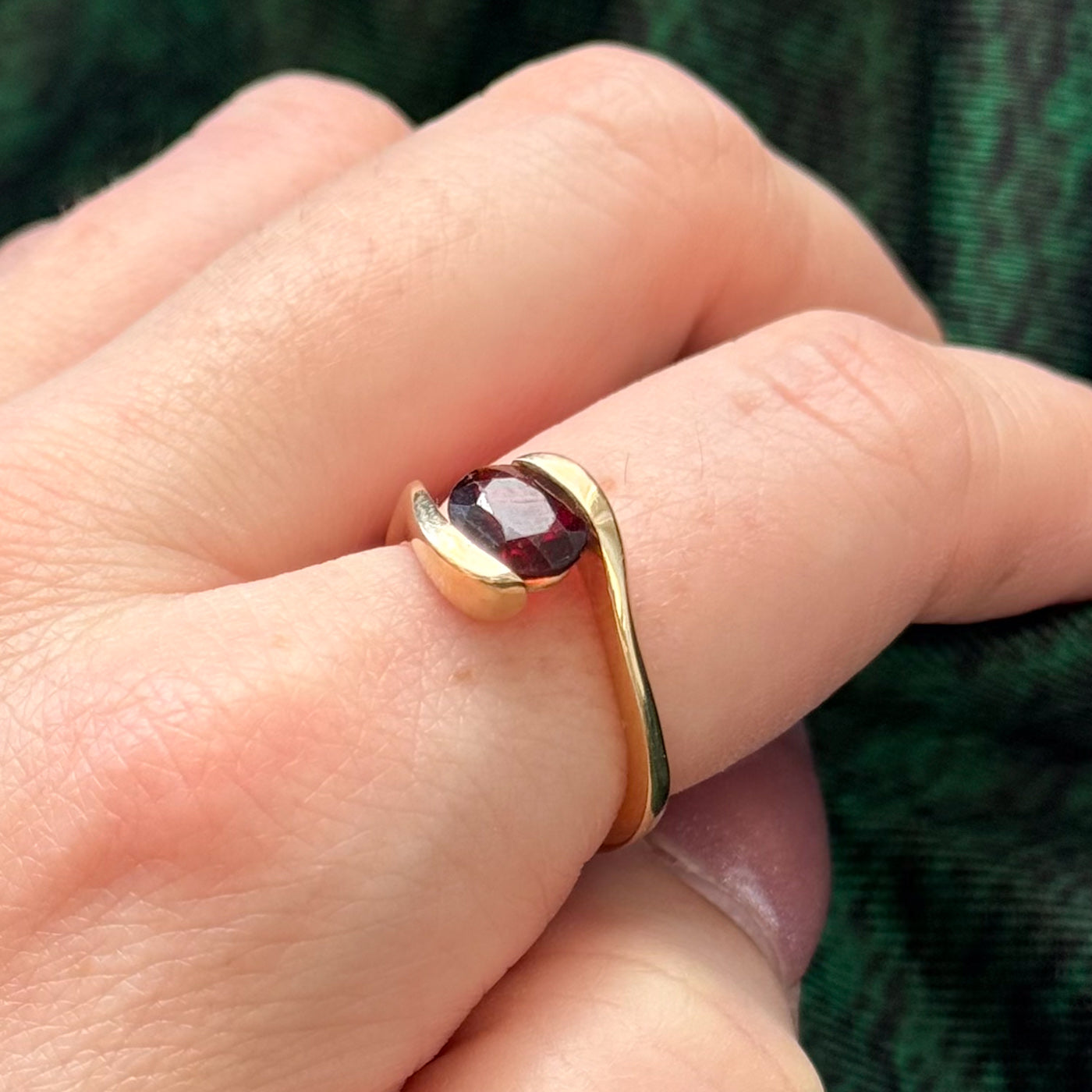 Tension Set Garnet Ring | 1.50ct | SZ 7.25 |