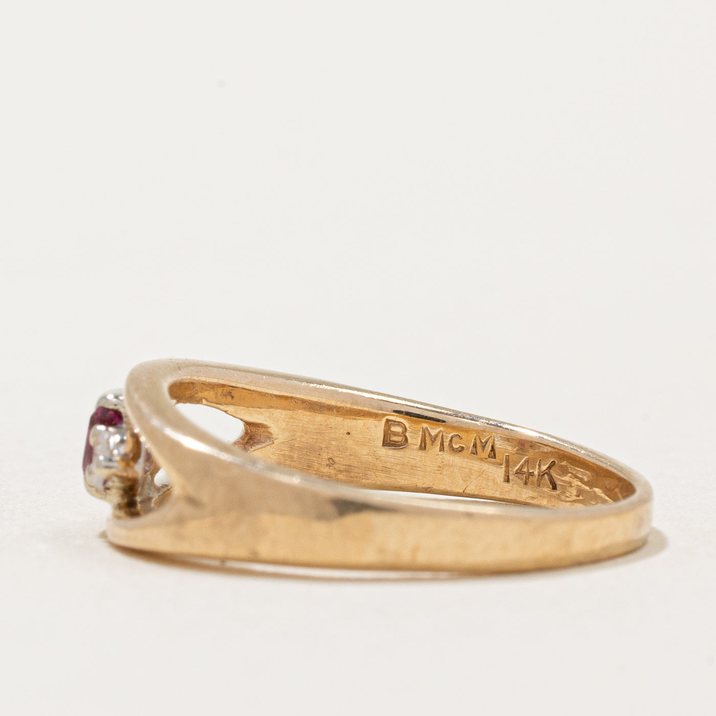 Bague rubis et diamants | 0,06 ct, 0,02 ct au total | Taille 3 |