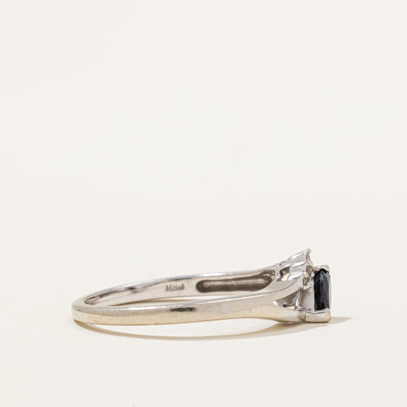 Bague saphir et diamants | 0,20 ct, 0,02 ct au total | Taille 7,5 | 