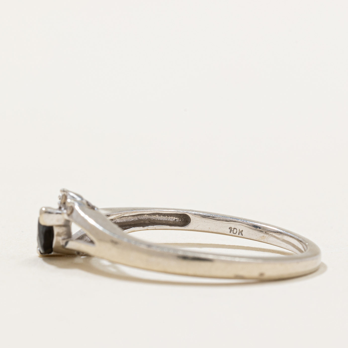 Bague saphir et diamants | 0,20 ct, 0,02 ct au total | Taille 7,5 | 