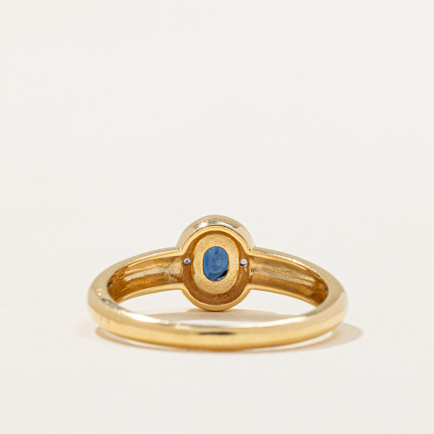 Bague saphir et diamants | 0,13 ct, 0,02 ct au total | Taille 6,5 | 