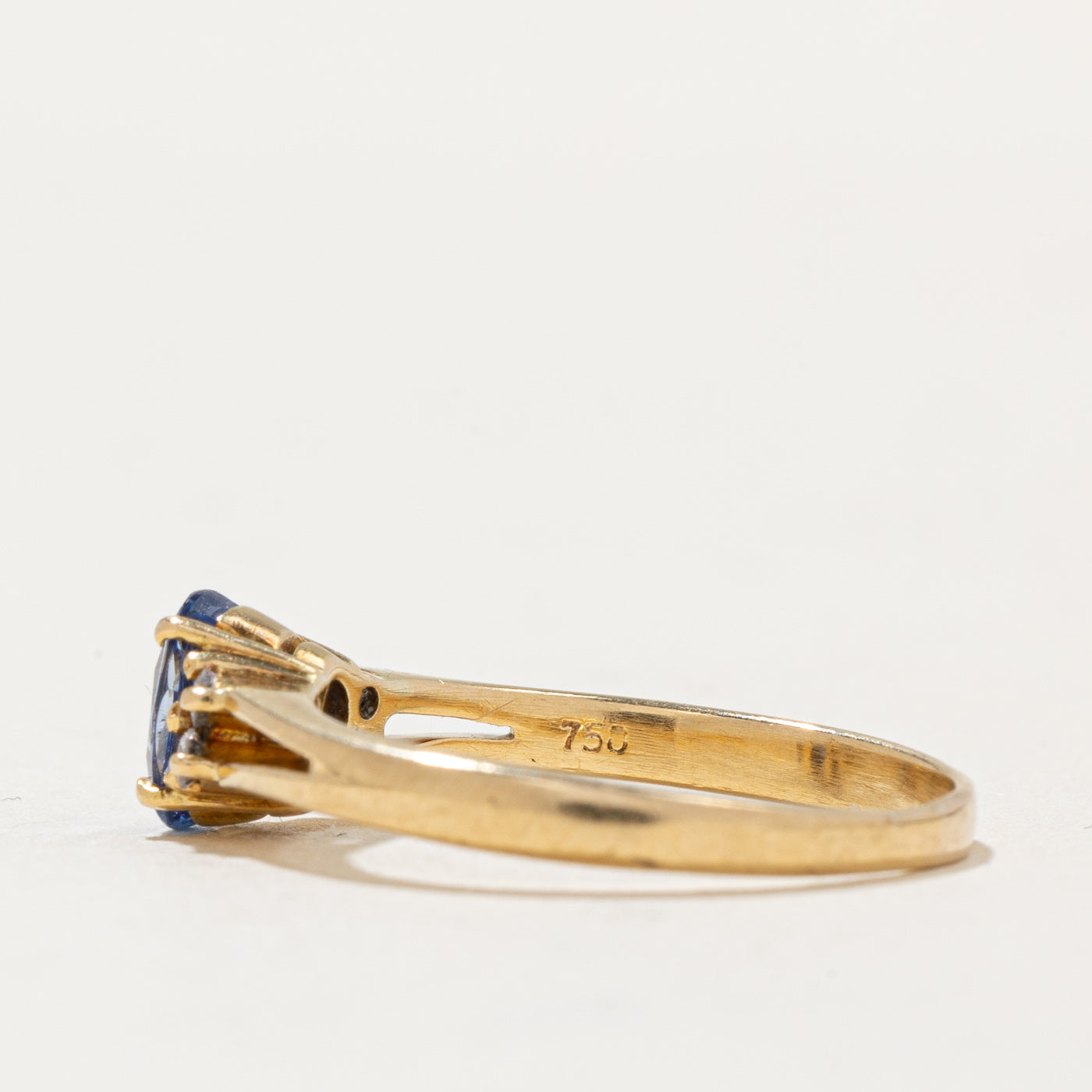 Bague cocktail saphir et diamants | 0,66 ct, 0,04 ct au total | Taille 6 | 