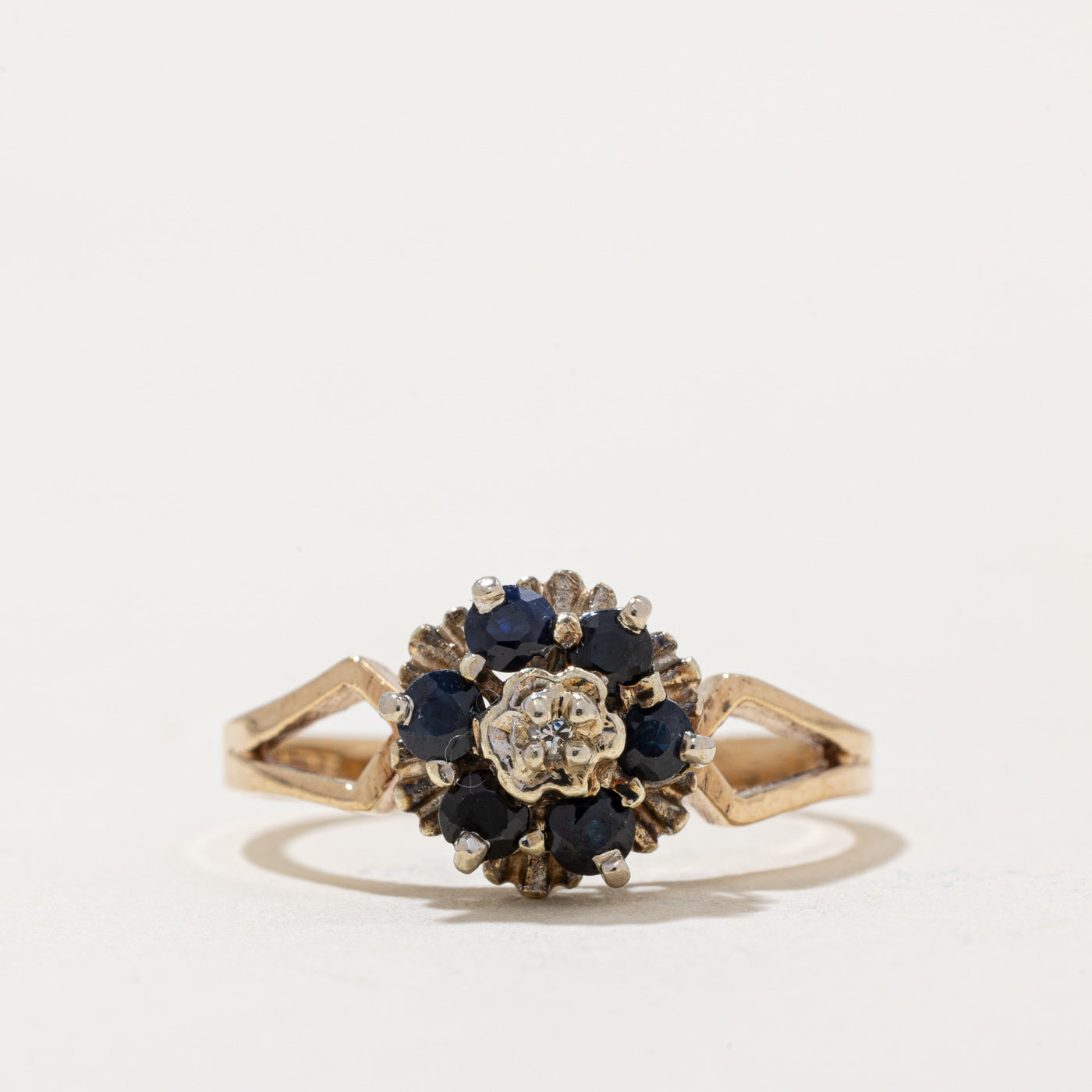 1977 London Sapphire & Diamond Ring | 0.60ctw, 0.02ct | SZ 7.25 |