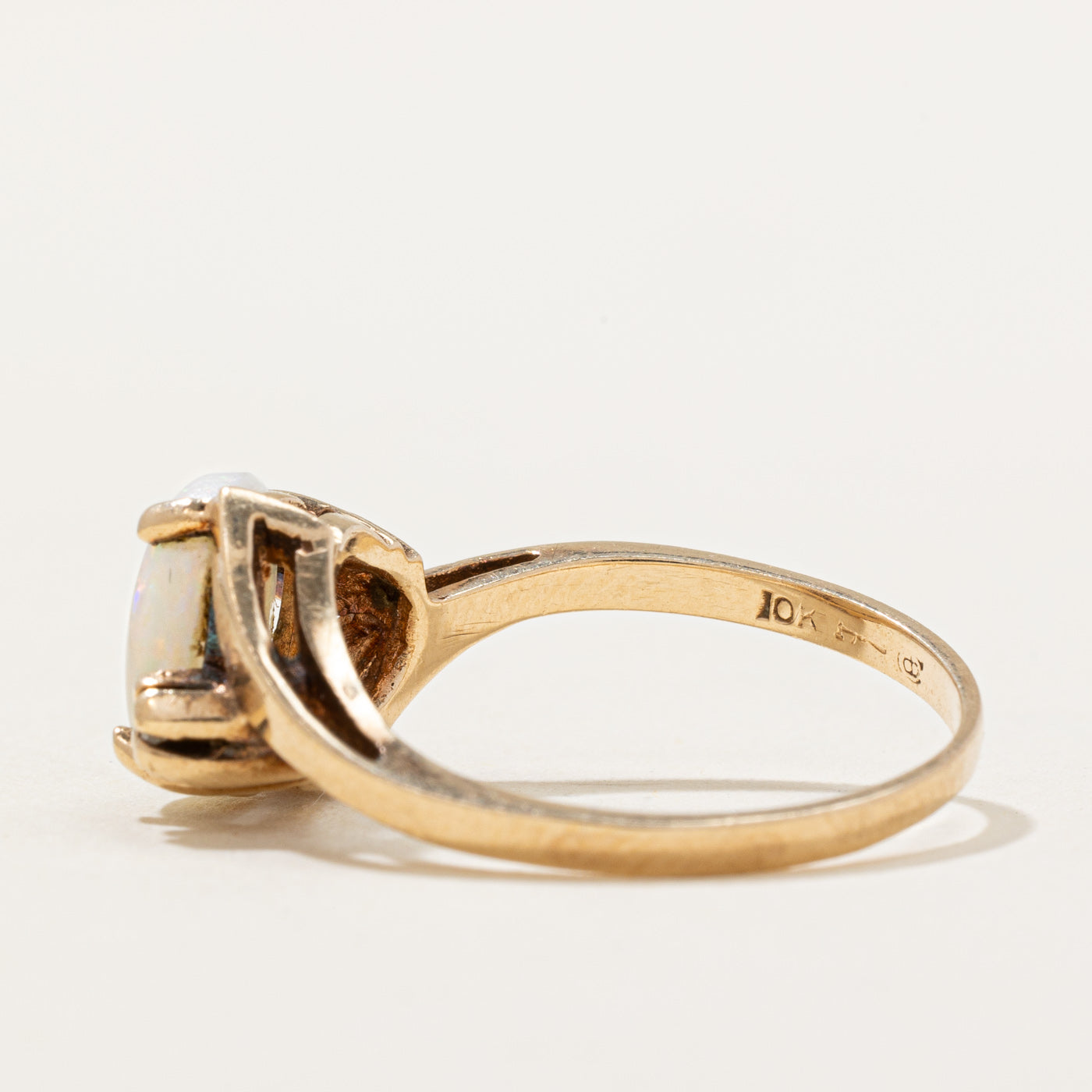Bague cocktail en opale et saphir blanc | 1,00 ct, 0,01 ct au total | Taille 6,75 | 