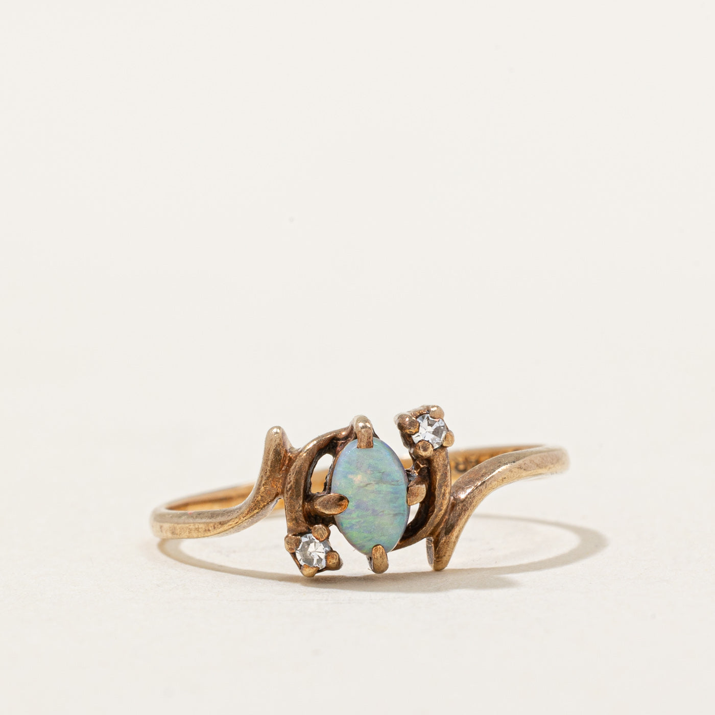 Bague en opale et diamants | 0,10 ct, 0,01 ct au total | Taille 3,75 | 