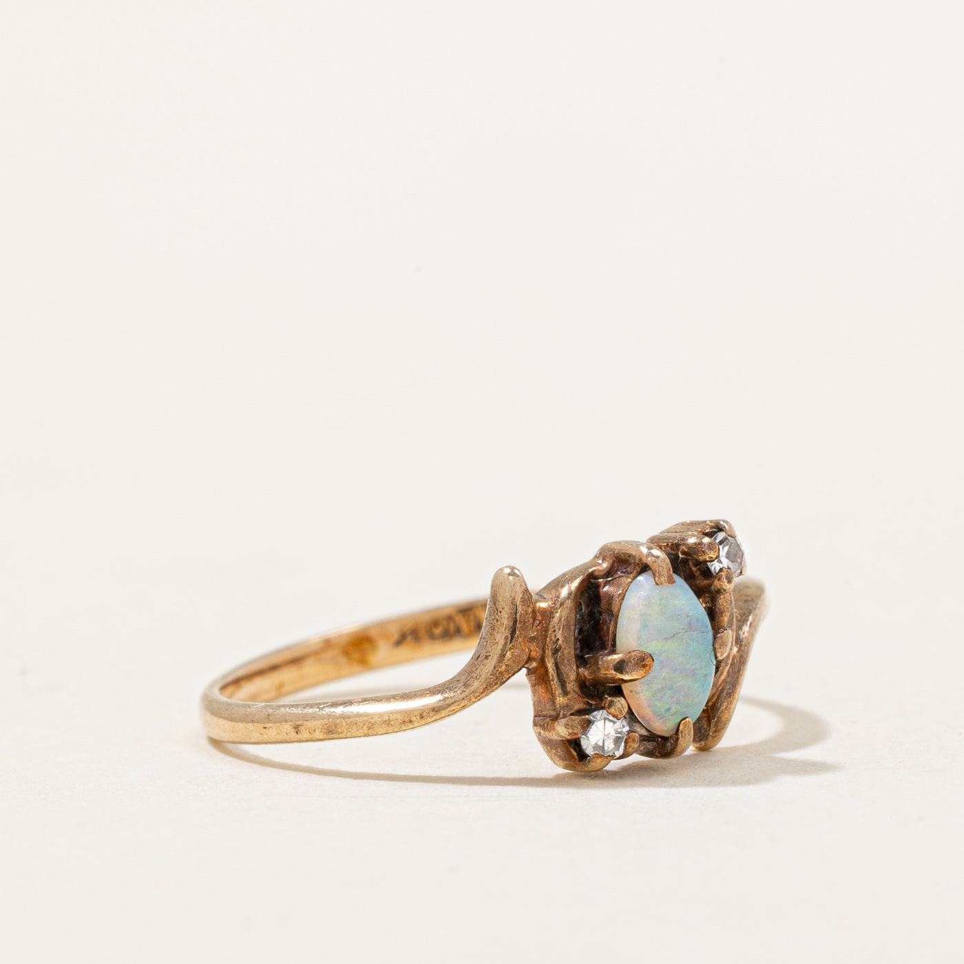 Bague en opale et diamants | 0,10 ct, 0,01 ct au total | Taille 3,75 | 