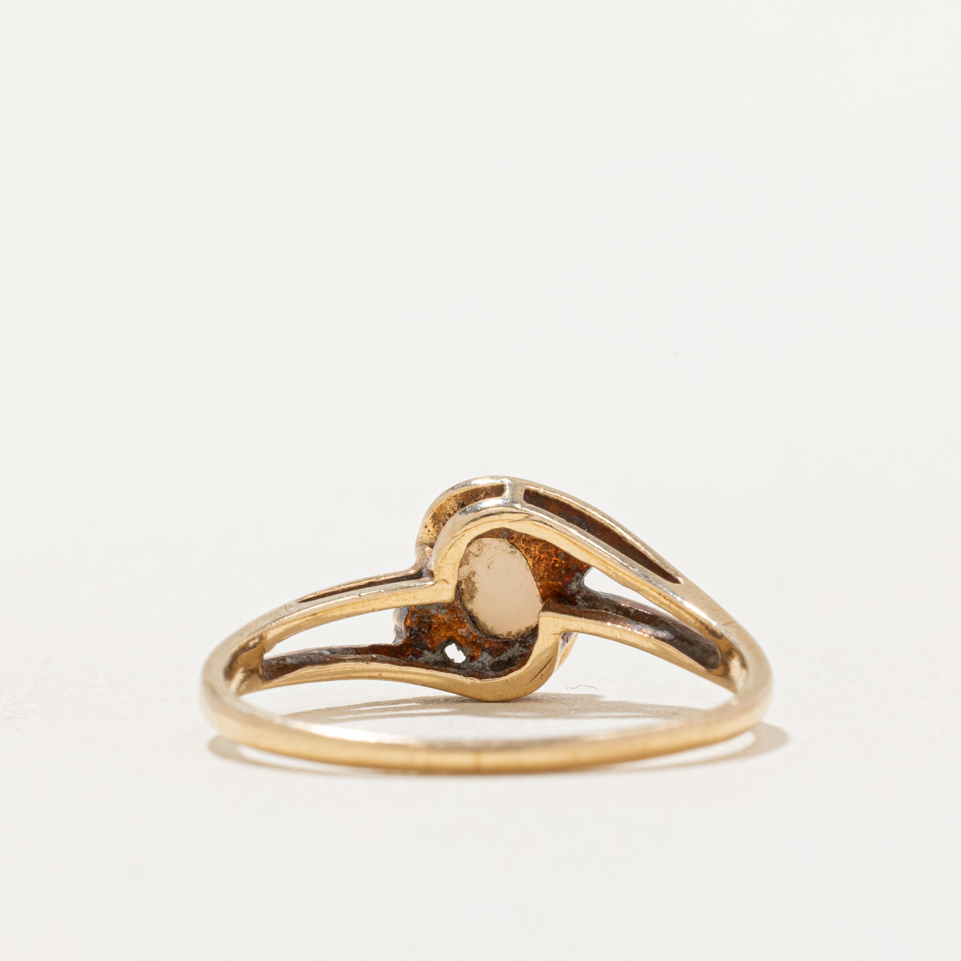 Bague en opale et diamants | 0,25 ct, 0,01 ct au total | Taille 6,75 | 