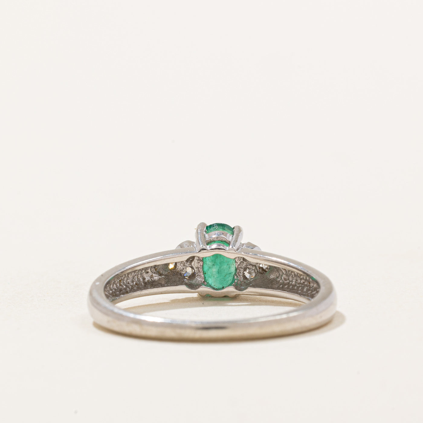 Bague émeraude et diamants | 0,35 ct, 0,02 ct au total | Taille 6,5 | 