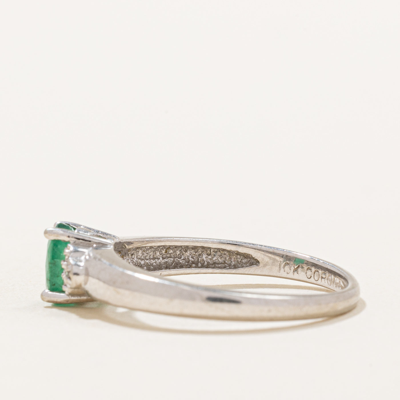 Bague émeraude et diamants | 0,35 ct, 0,02 ct au total | Taille 6,5 | 