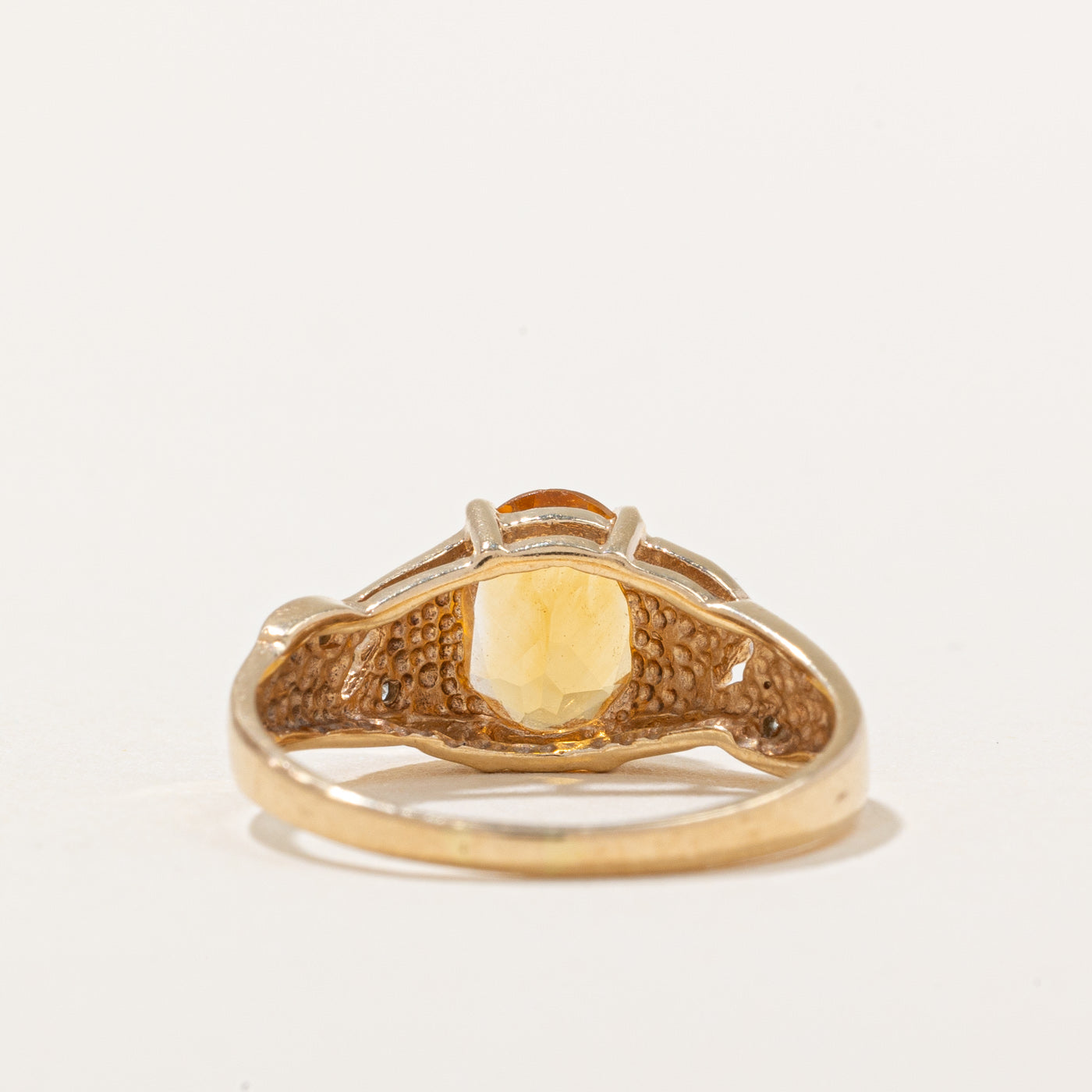 Bague en citrine et diamants | 0,60 ct, 0,04 ct au total | Taille 5,75 | 
