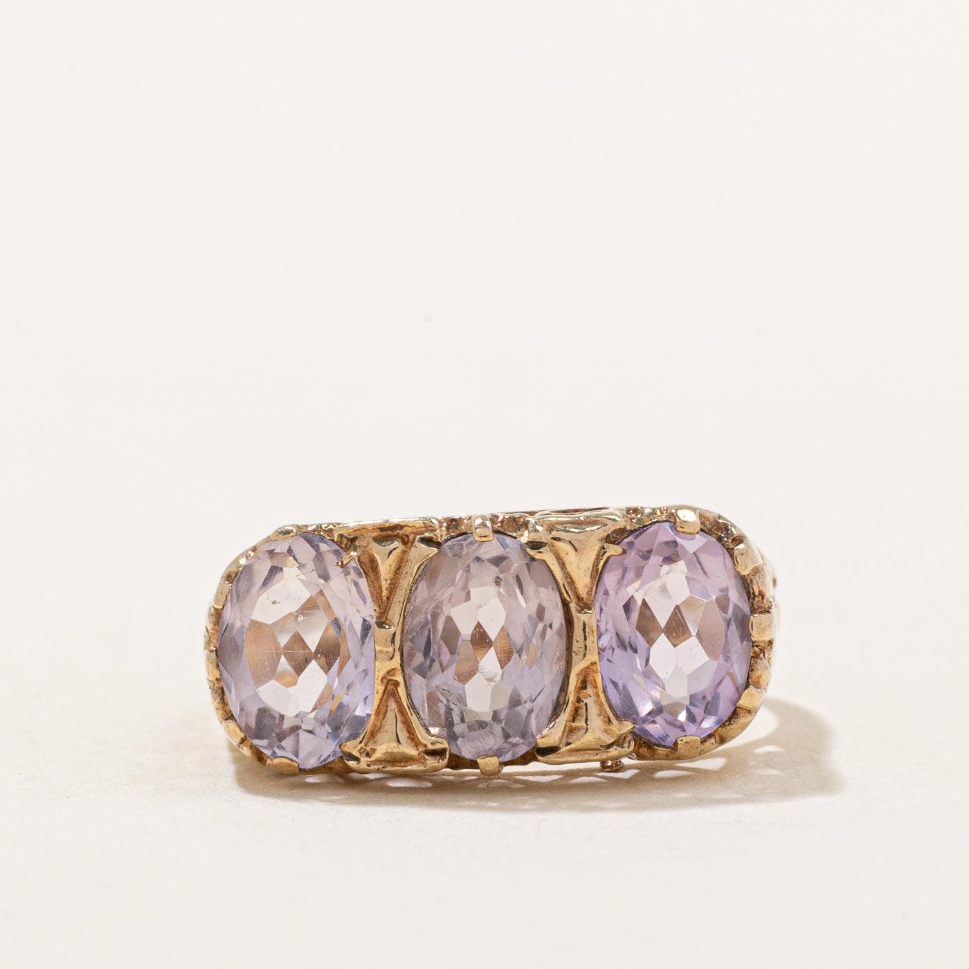 Bague cocktail trois pierres en améthyste, Londres, 1988 | 1,50 ct | Taille 6 | 