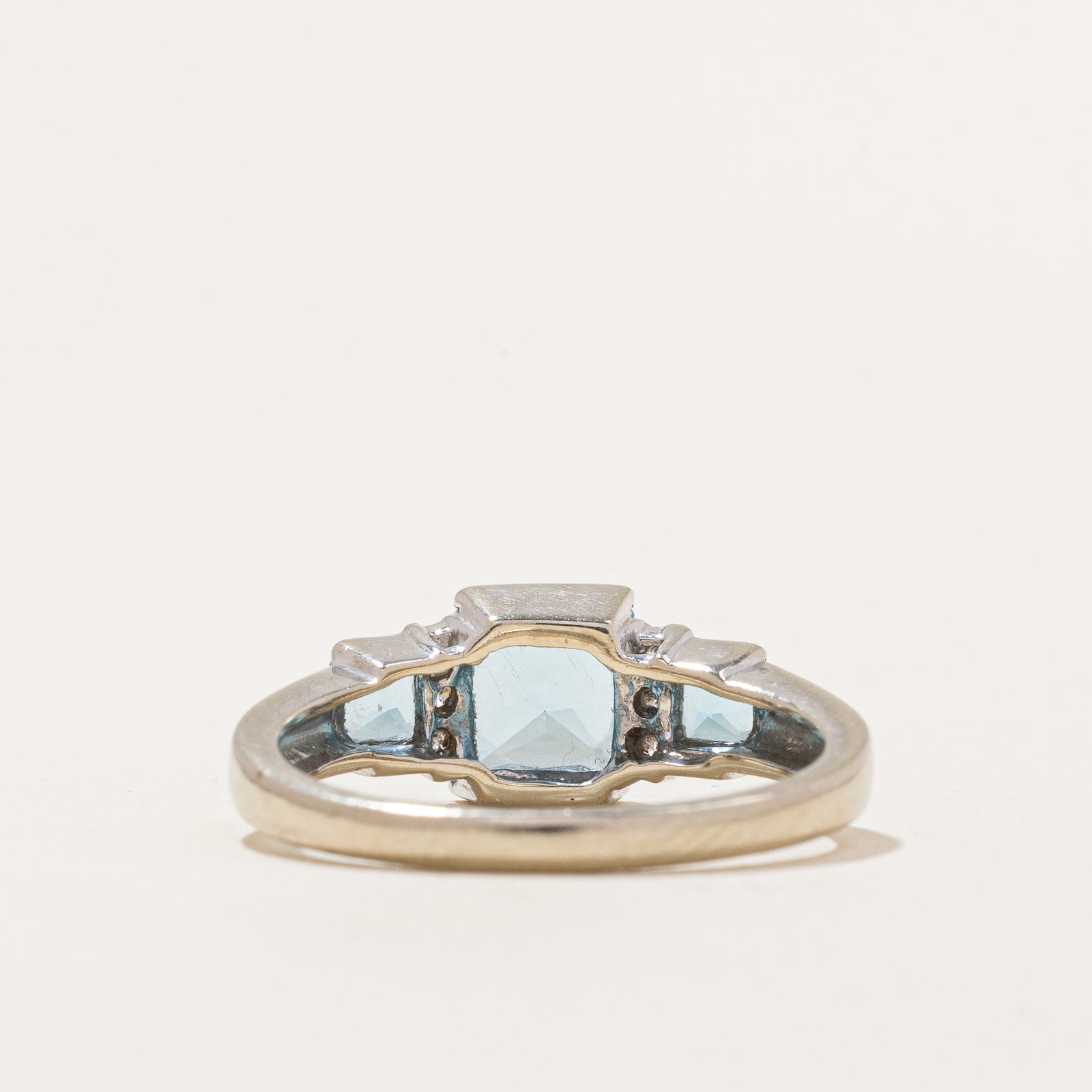 Bague en topaze bleue et diamants | 1,30 ct, 0,10 ct au total | Taille 6,75 | 