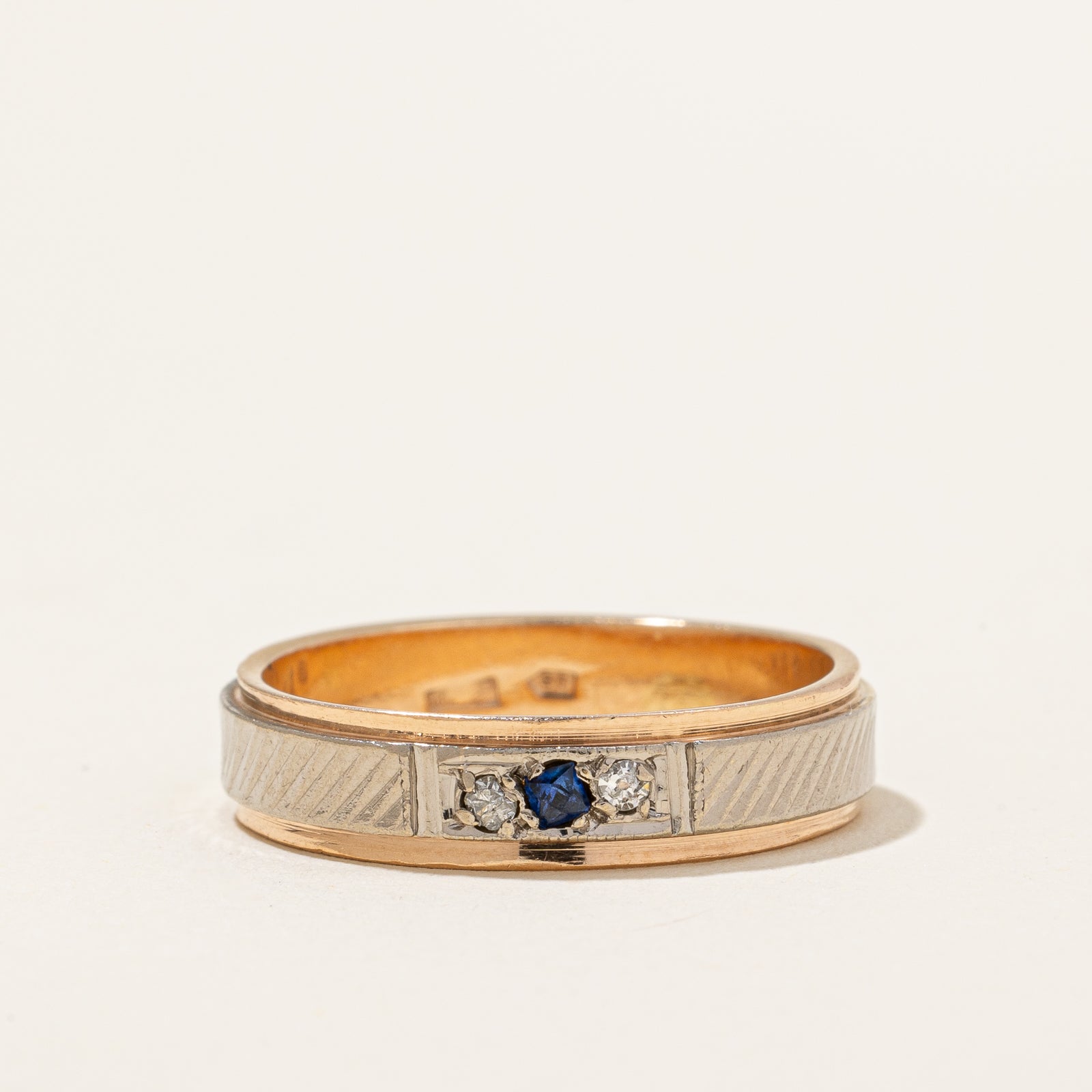 Bague arménienne en diamants et saphirs synthétiques de 1980 | 0,04 ct au total, 0,03 ct | Taille 8,25 | 