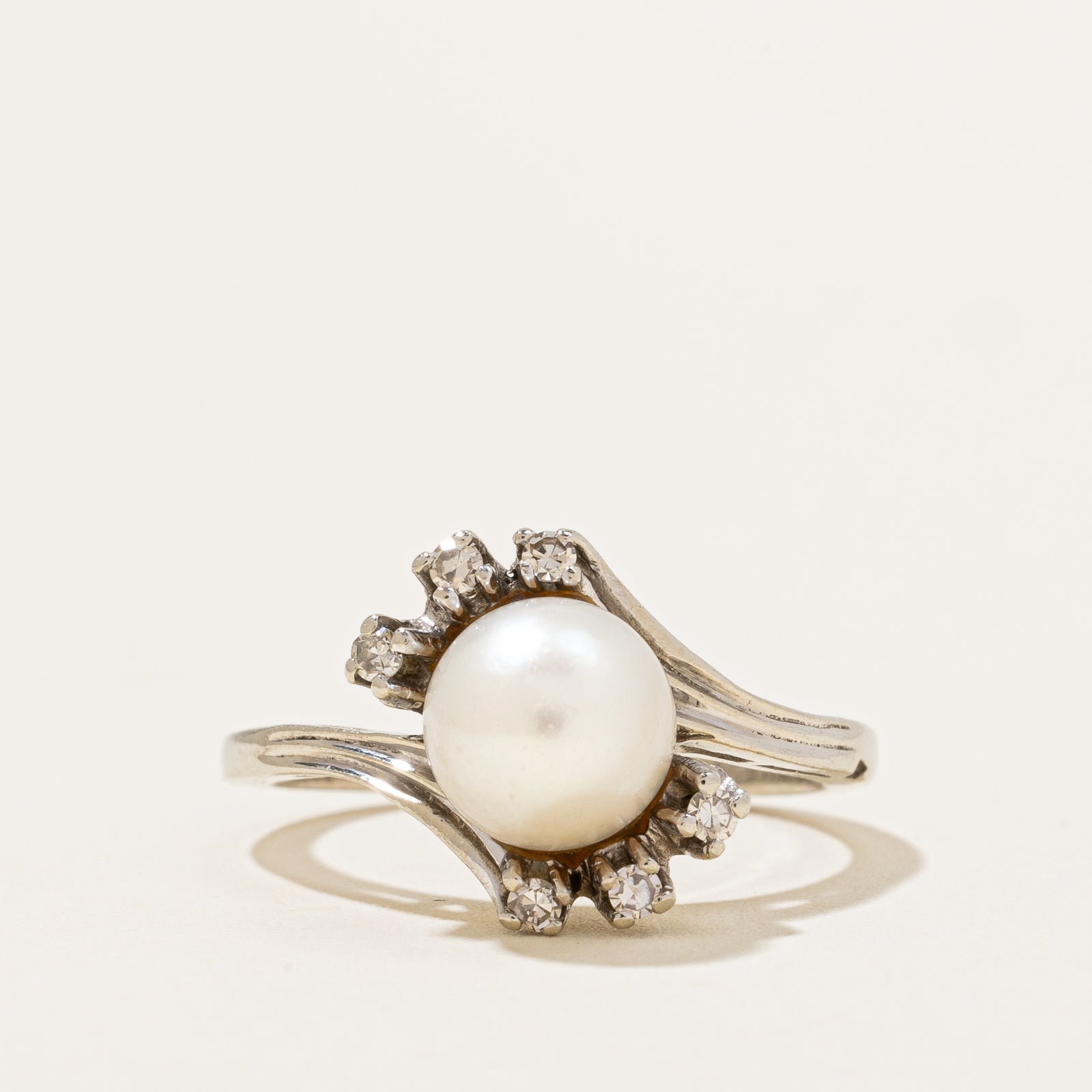 Bague en perle de culture et diamants | 3,00 ct, 0,12 ct au total | Taille 6,5 |
